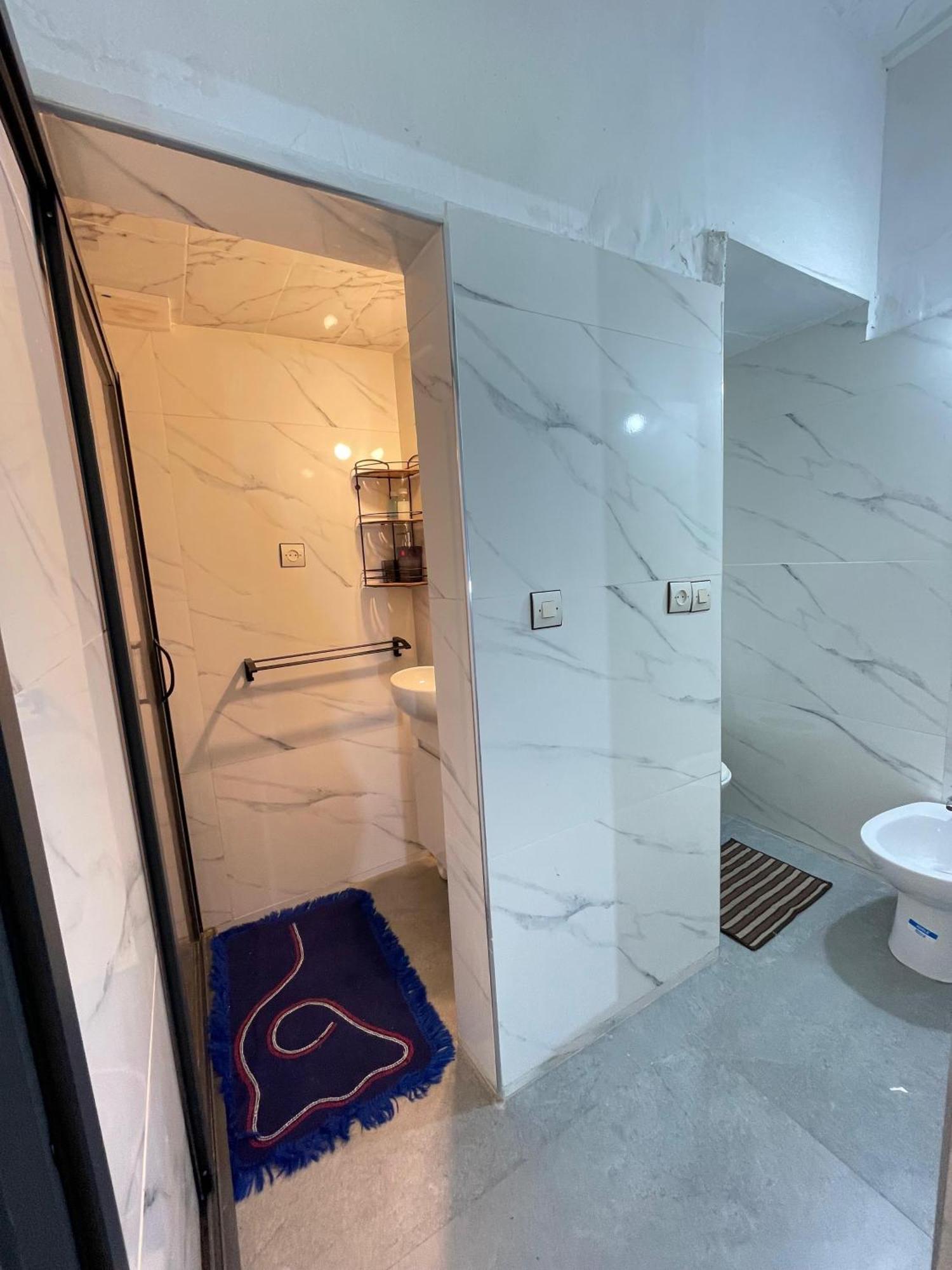 Comfort Triple Room Shower
