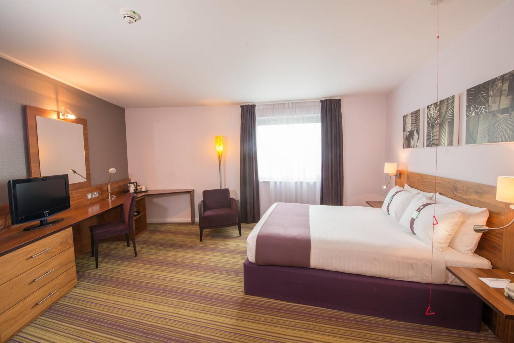 Standard King Room Accessible