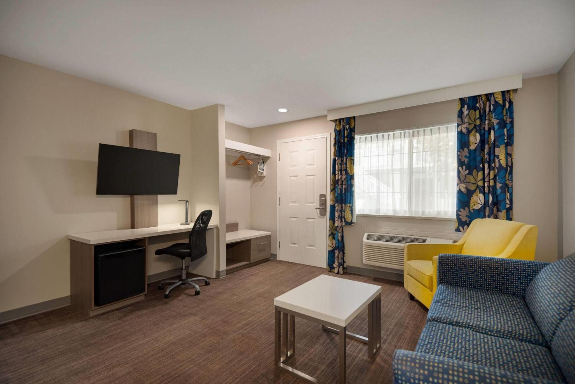 One-Bedroom Queen Suite Non-Smoking