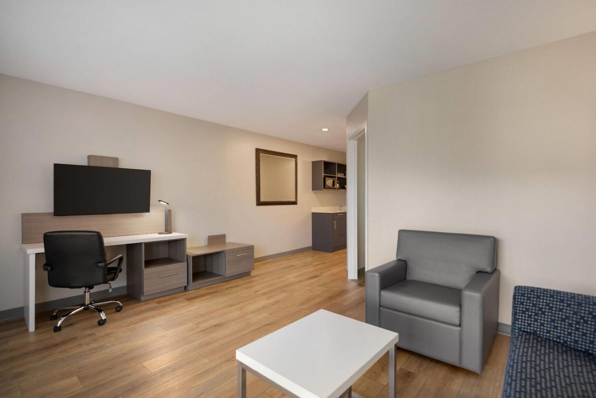 One-Bedroom King Suite Non-Smoking
