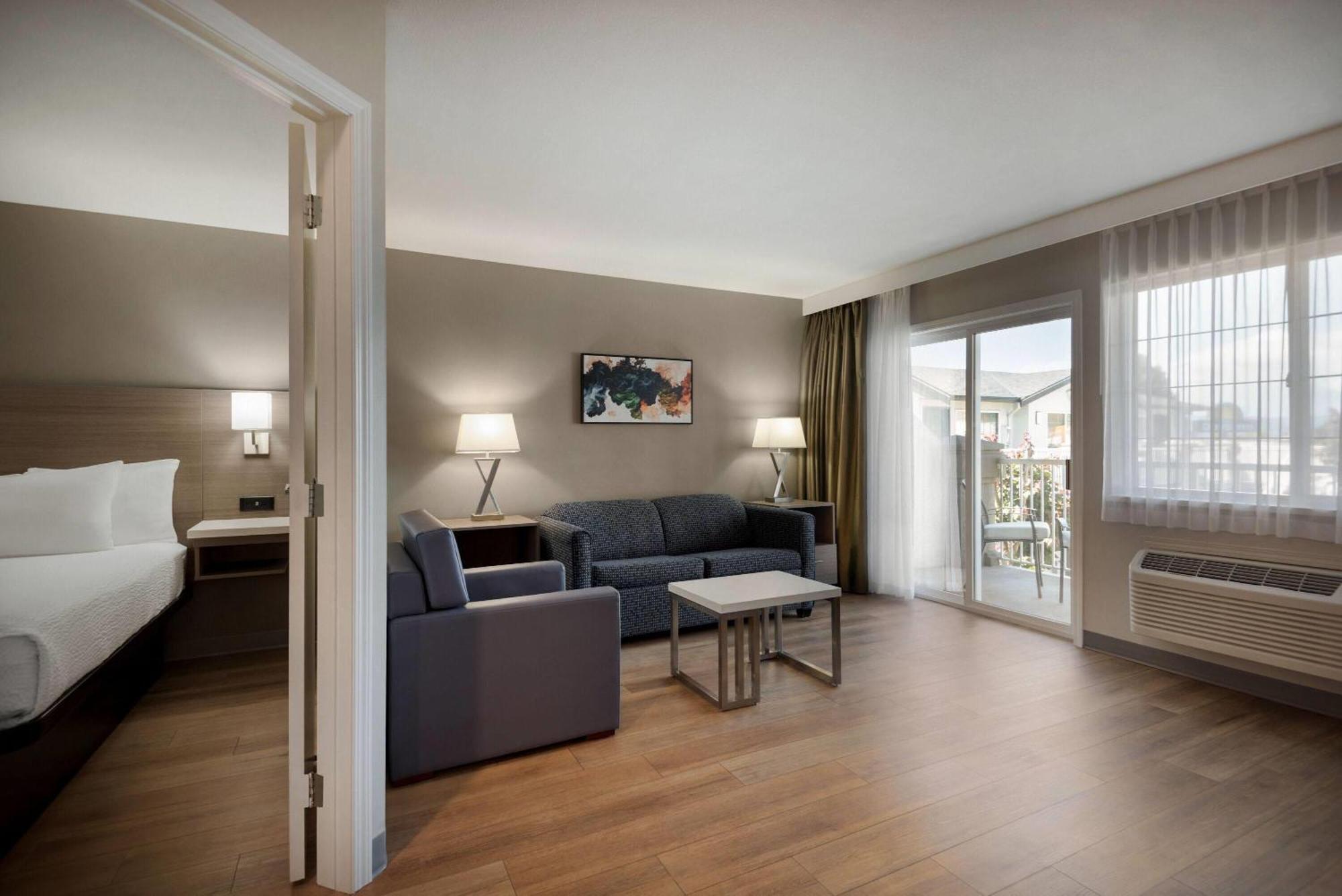 One-Bedroom King Suite Non-Smoking