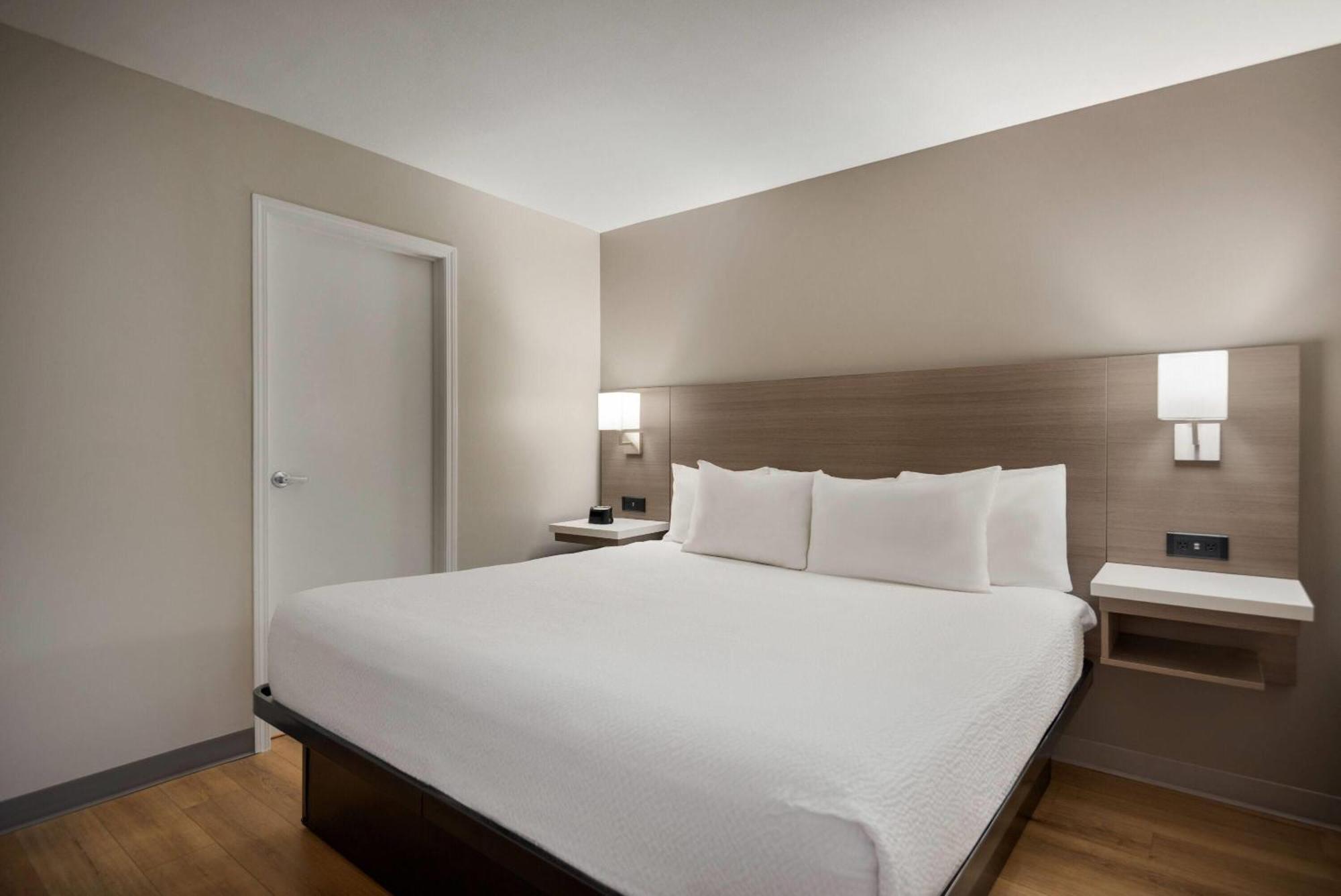 One-Bedroom King Suite Non-Smoking