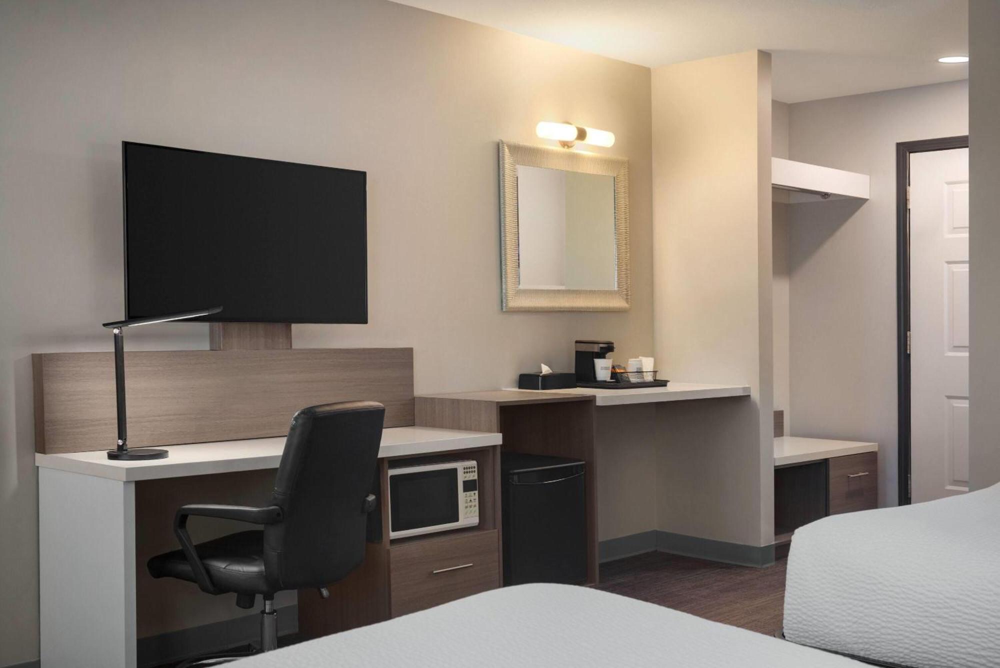 Deluxe Queen Room Two Queen Beds Non-Smoking