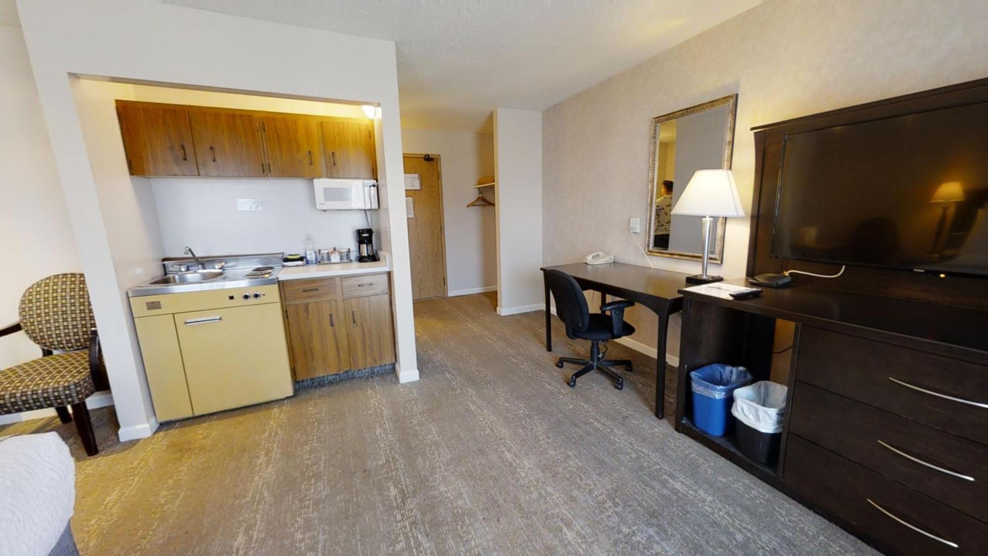 Standard Room 1 Queen Kitchenette Non-Pet Friendly