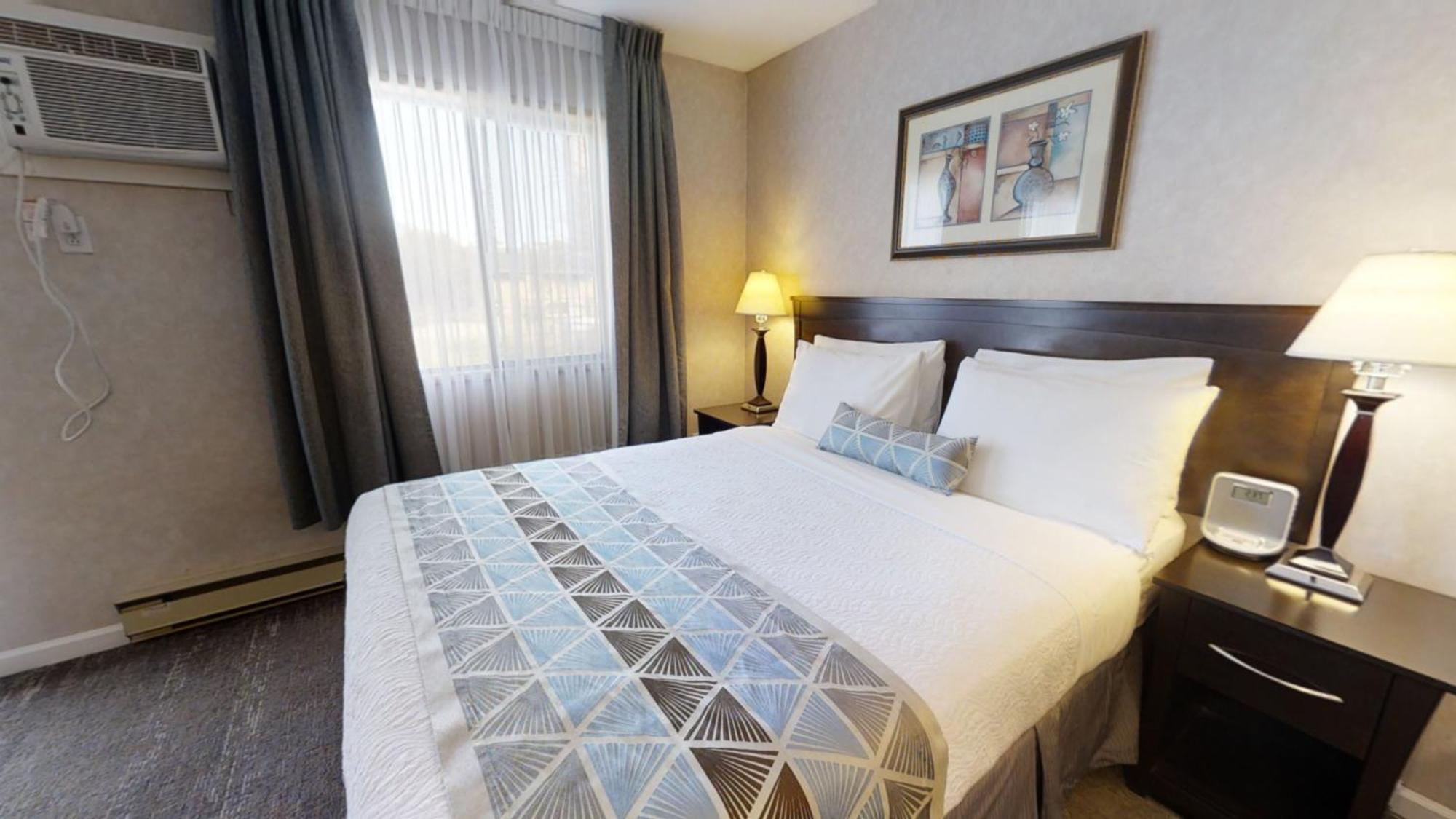 Standard Room 1 Queen Kitchenette Non-Pet Friendly