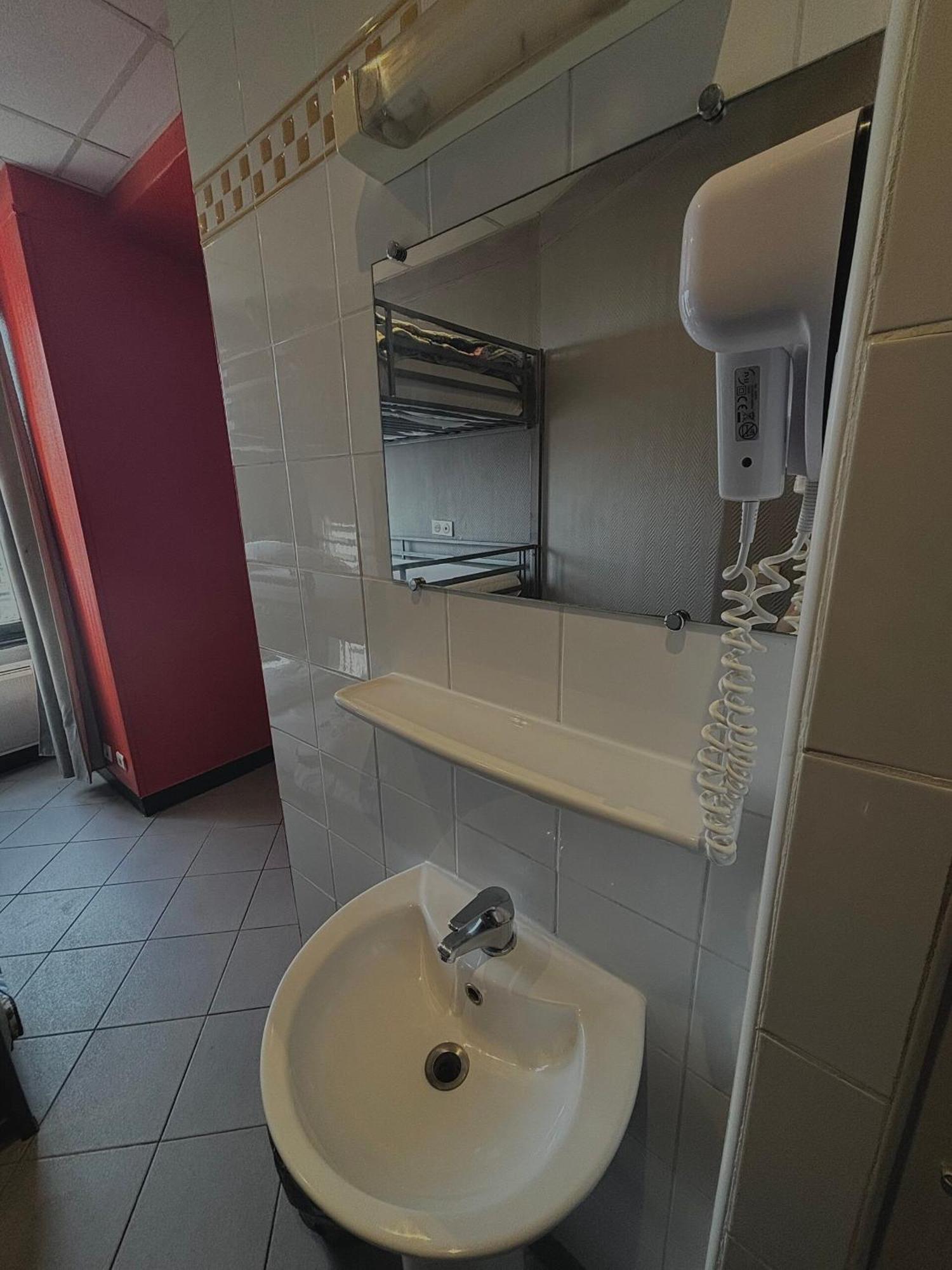 Single Bed Triple Room Shared Toilet