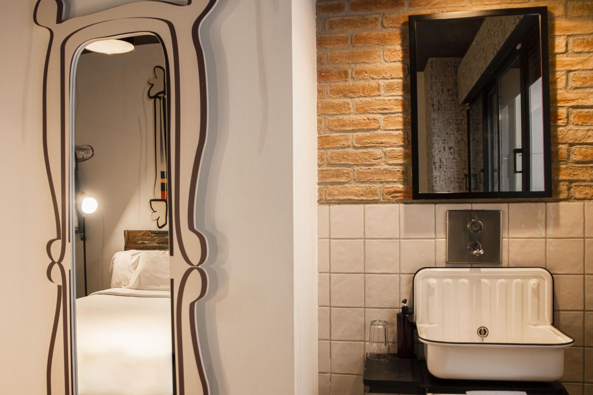 Quarto com Cama de Casal ou 2 de Solteiro