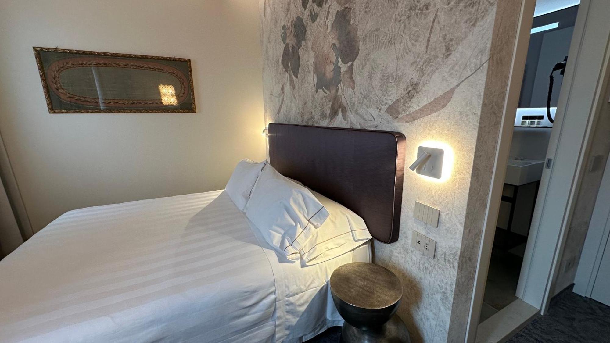 Deluxe Double Room Partial Grand Canal View