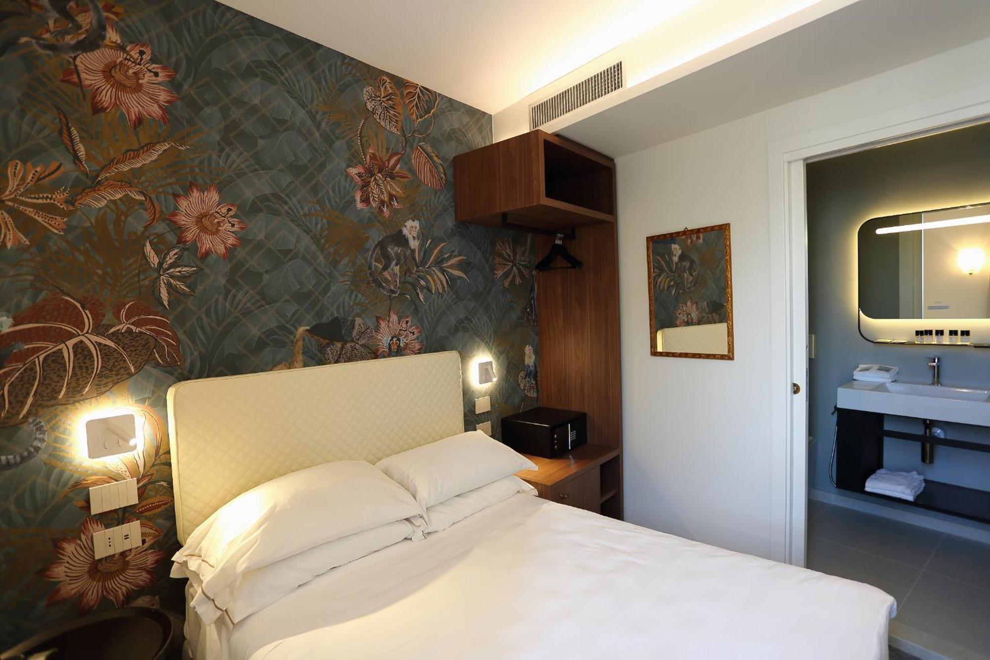 Small Double Room French Bed