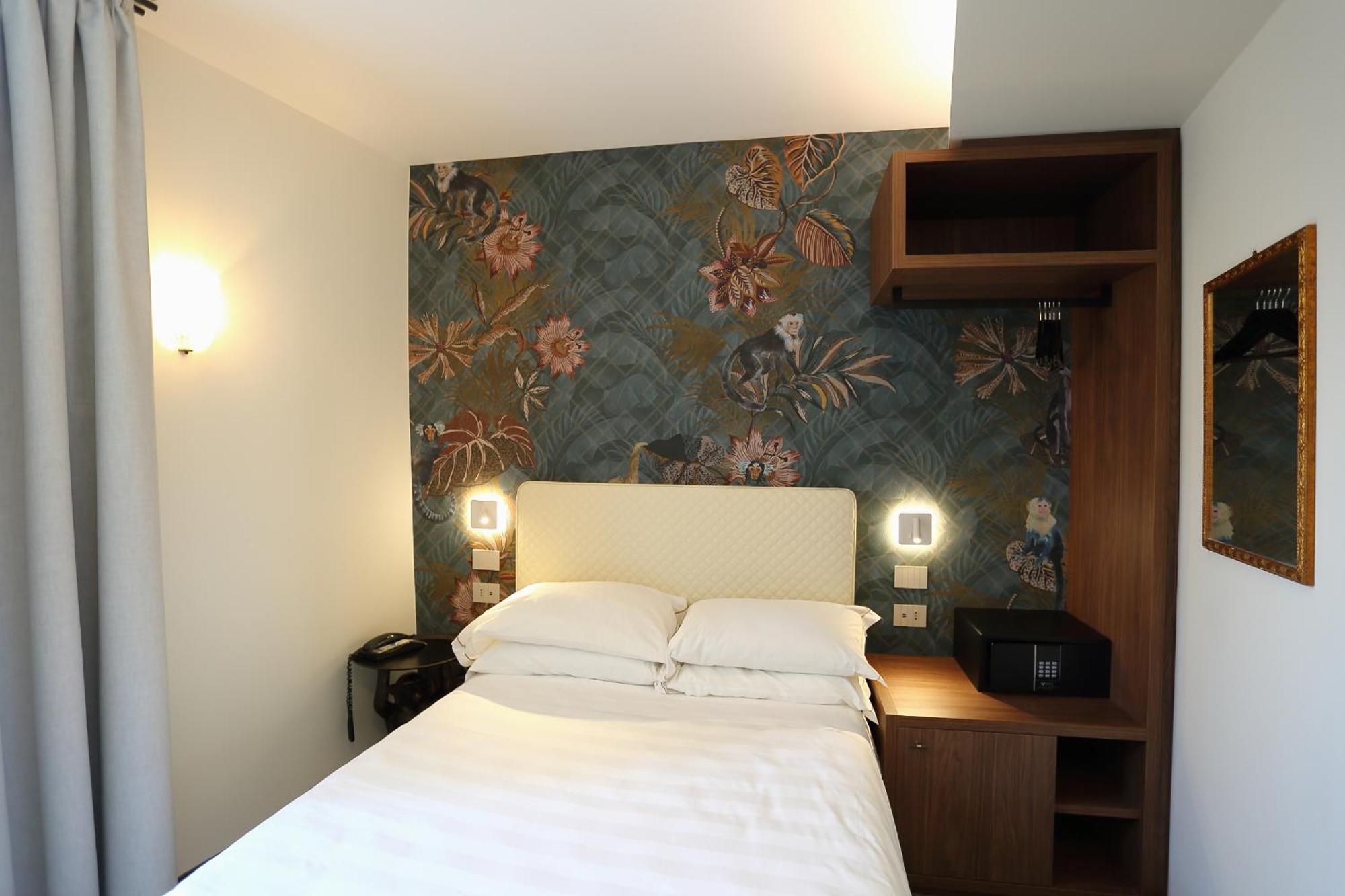 Small Double Room French Bed