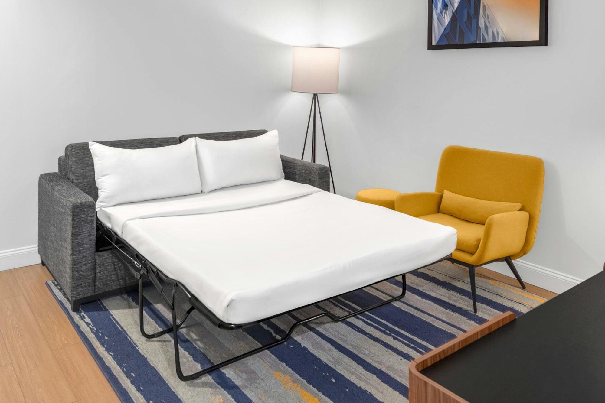 Suite 1 King Sofa bed Corner room