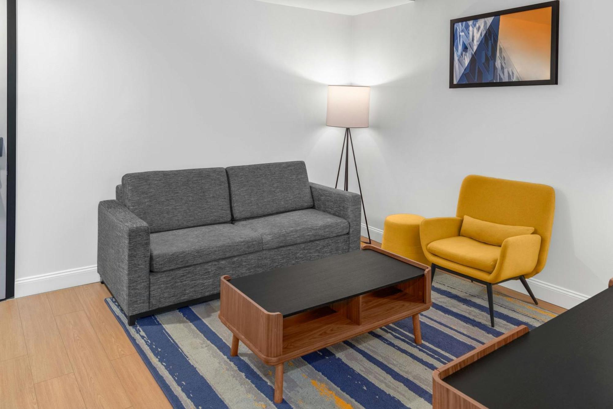 Suite 1 King Sofa bed Corner room