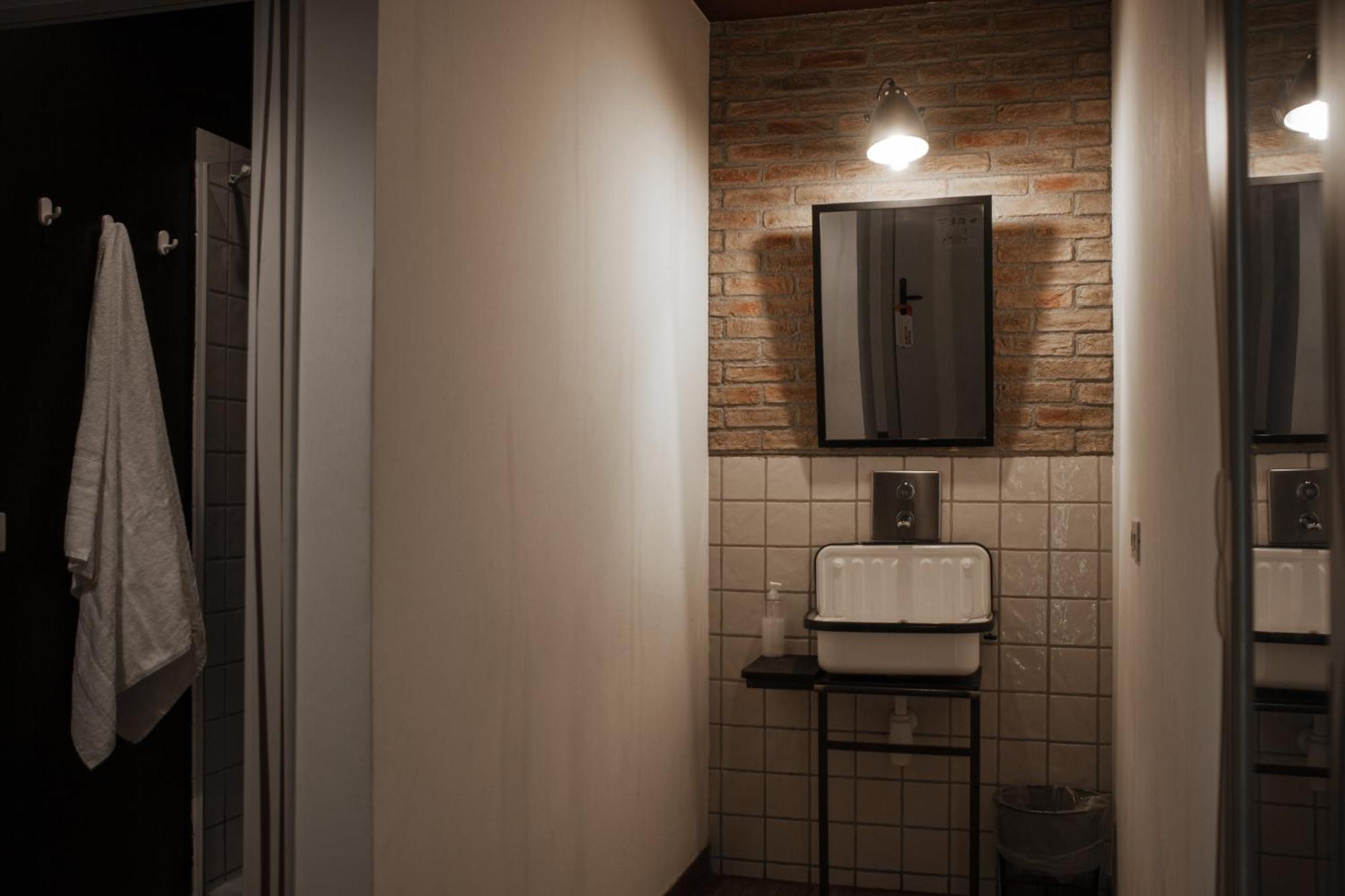 Bed 11-Bed Mixed Duplex Dormitory Room Private Bathroom