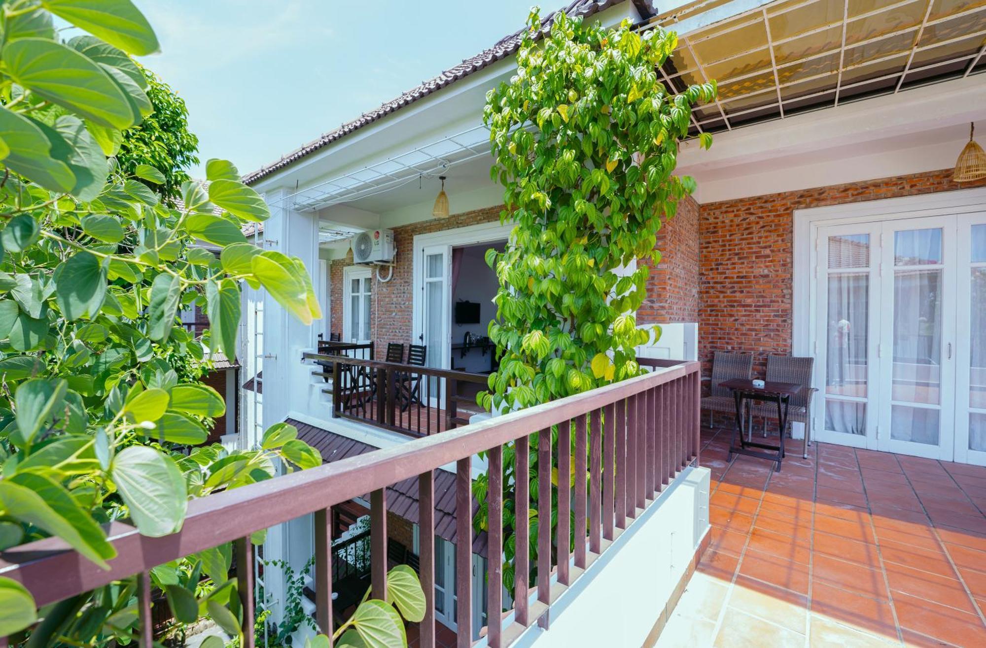 Family Room Garden View