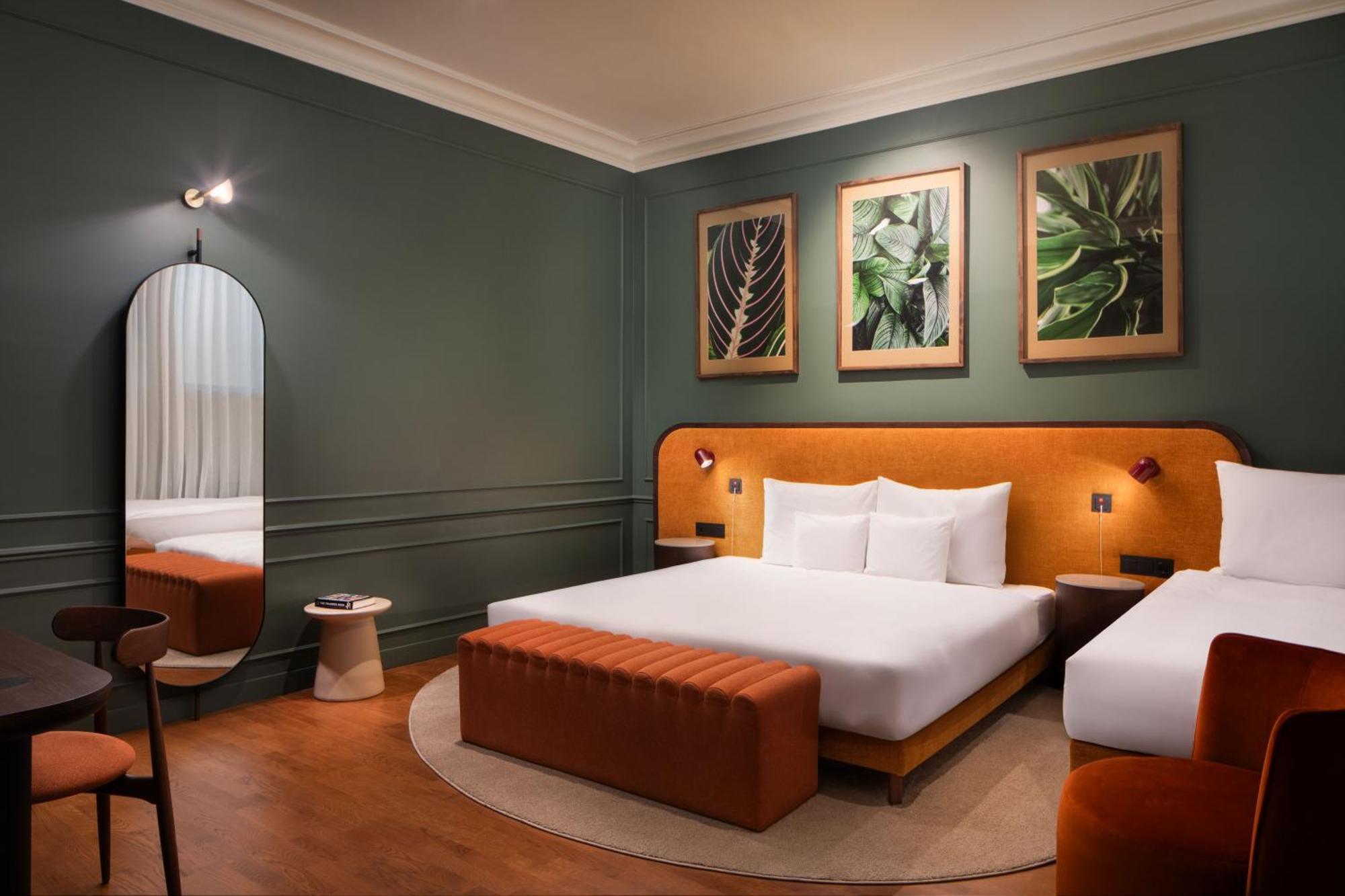 Deluxe Twin Room Atrium View Accessible