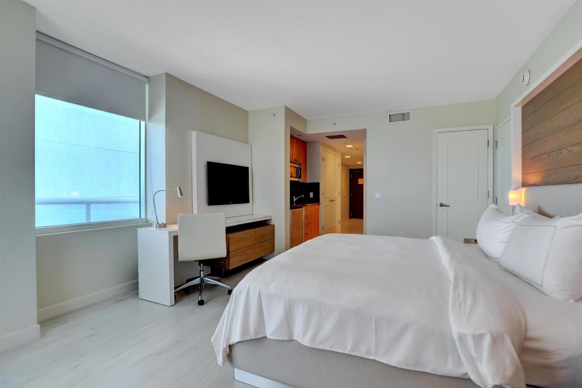 Junior King Suite Ocean View