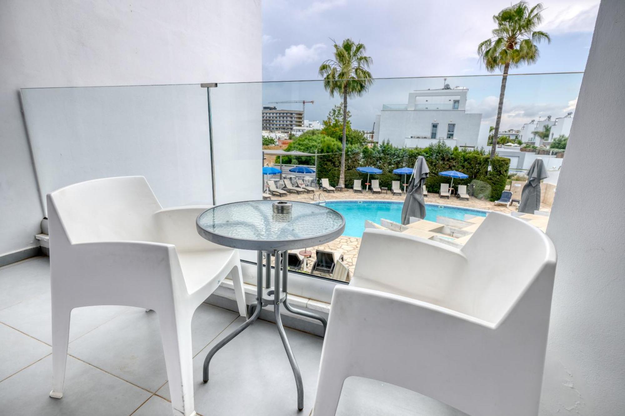 Deluxe Room Pool View