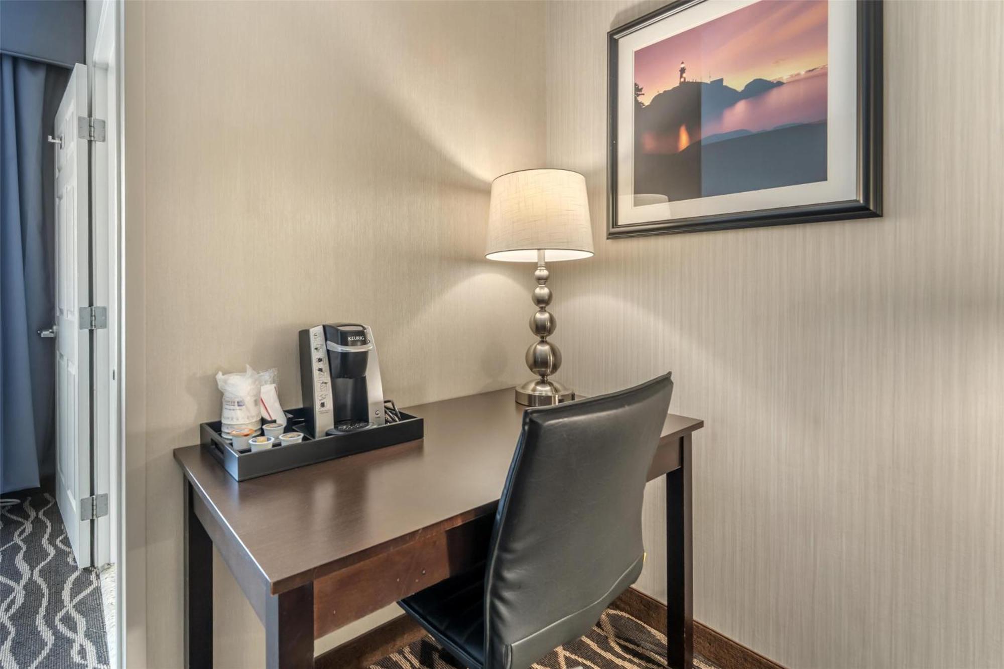 Double Room Bath Mobility Accessible or Non-Smoking