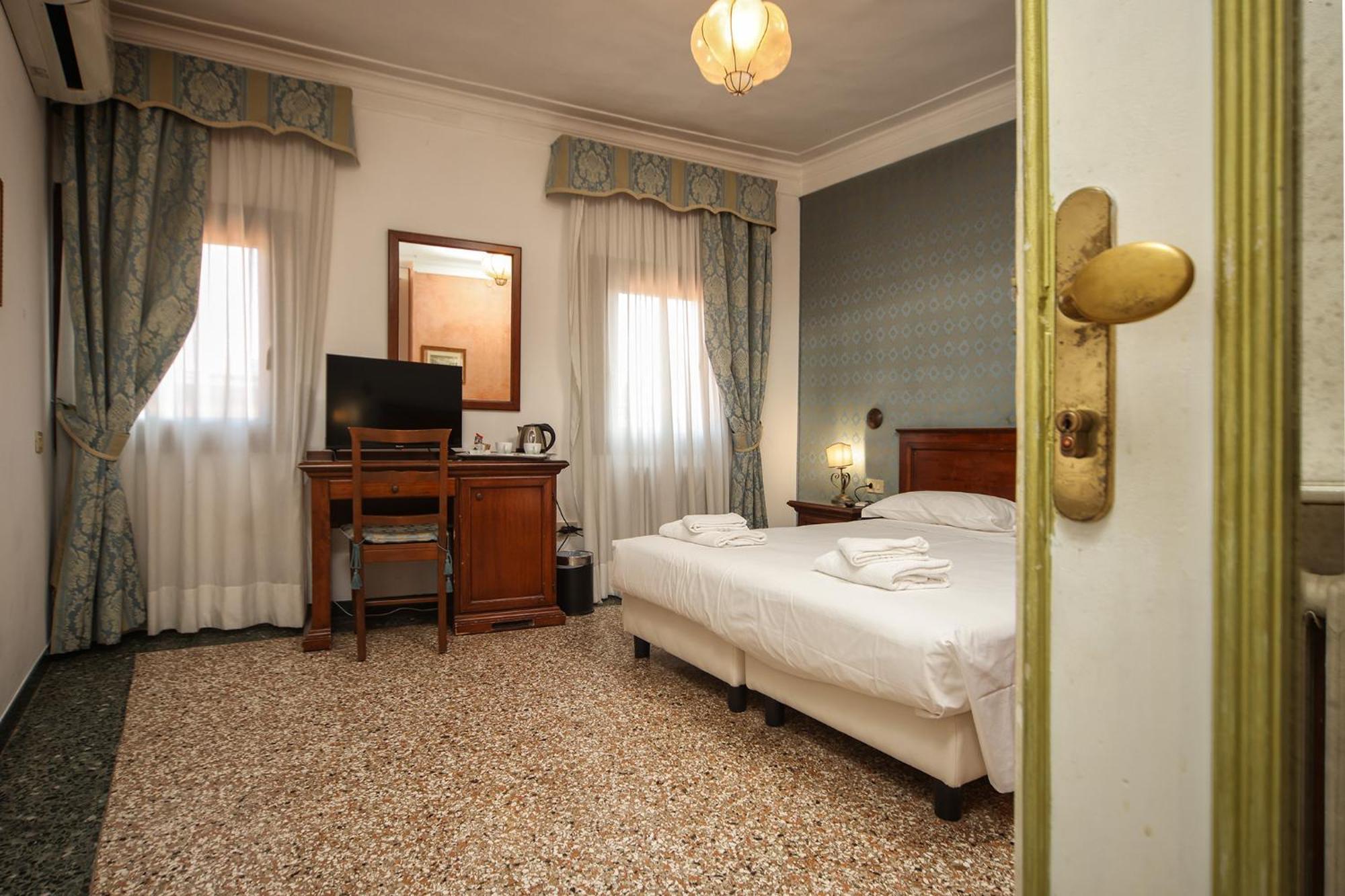 Standard Double Room with Shared Bathroom,1679570720:JPEG