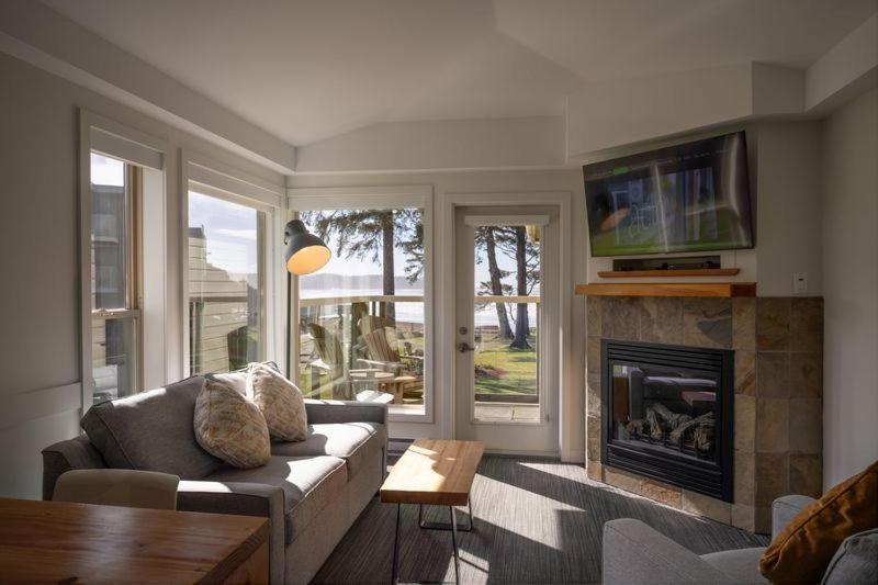 One Bedroom Suite Partial Ocean View