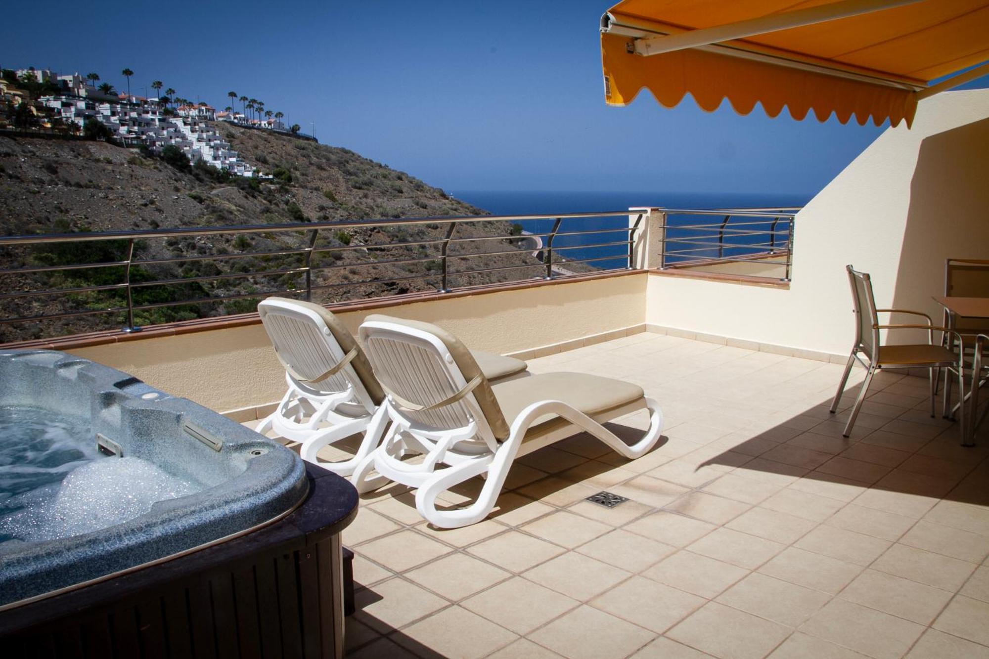 One-Bedroom Apartment with Jacuzzi,1679610617:JPEG