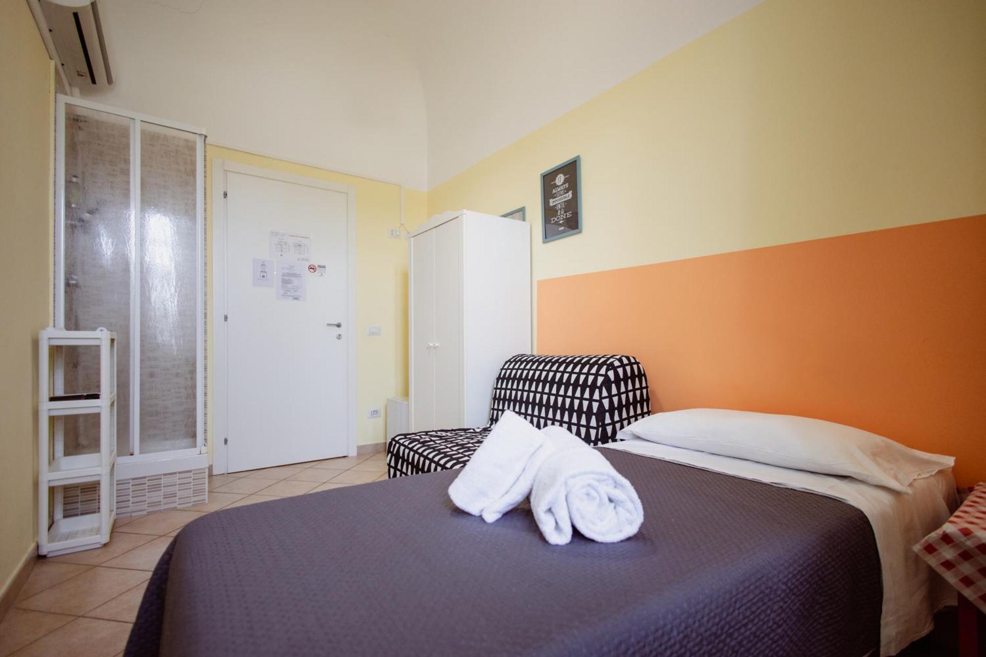 Twin Room Private External Bathroom
