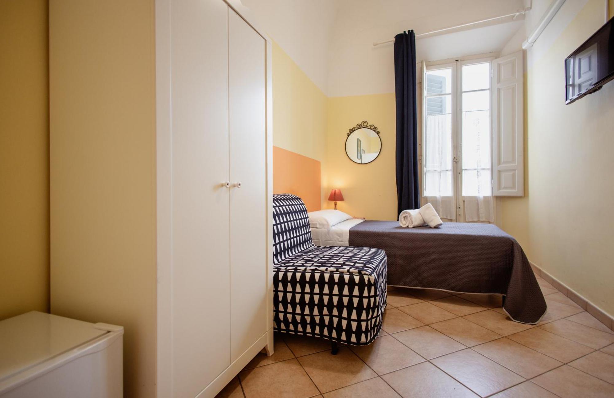 Twin Room Private External Bathroom