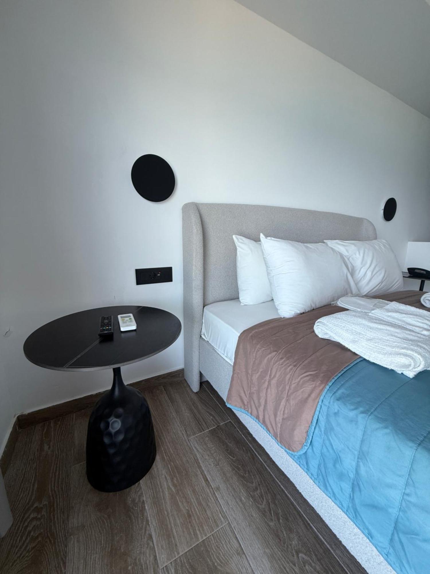 One-Bedroom Apartment Sea View