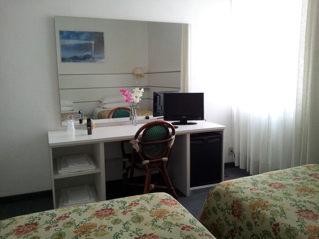 Cama Individual en habitación compartida masculina
