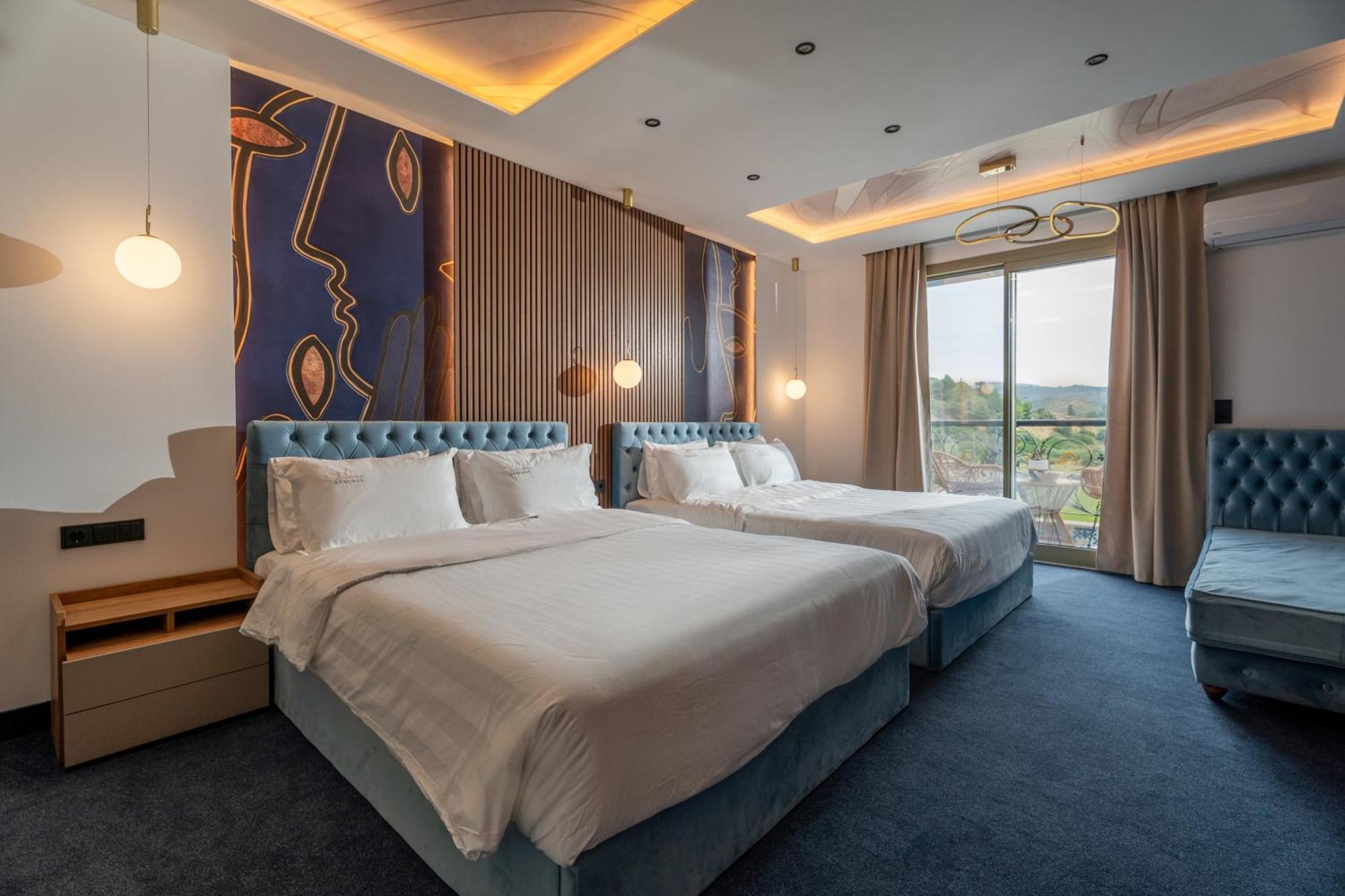 Deluxe Family Suite