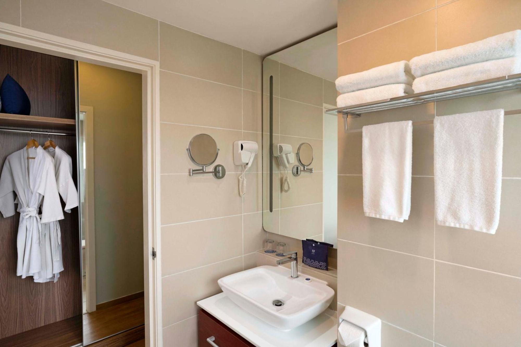 3 Bedroom Deluxe Suite Horizon View