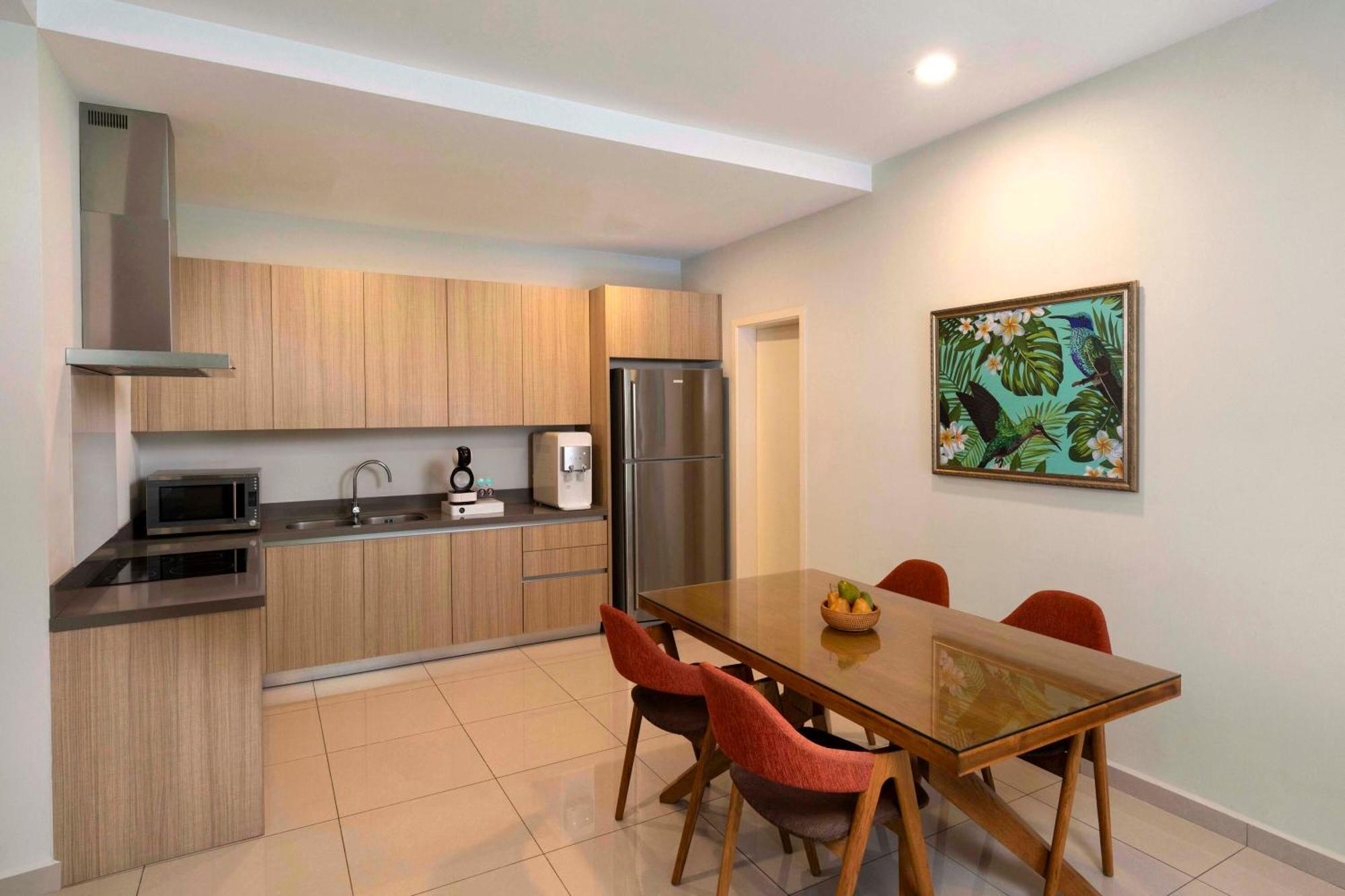 3 Bedroom Executive Suite Lakeview