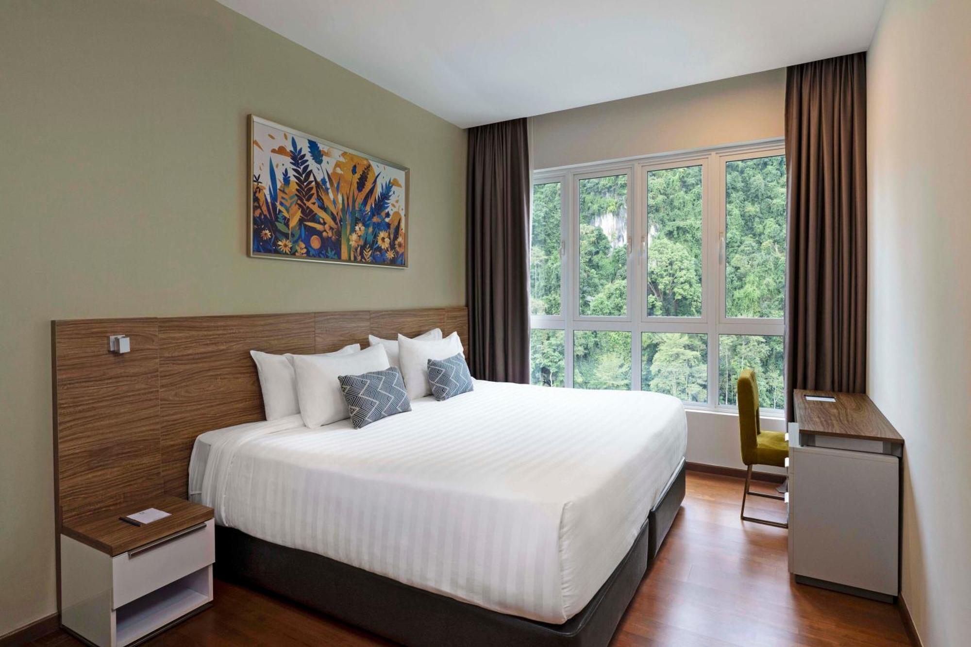 3 Bedroom Executive Suite Lakeview