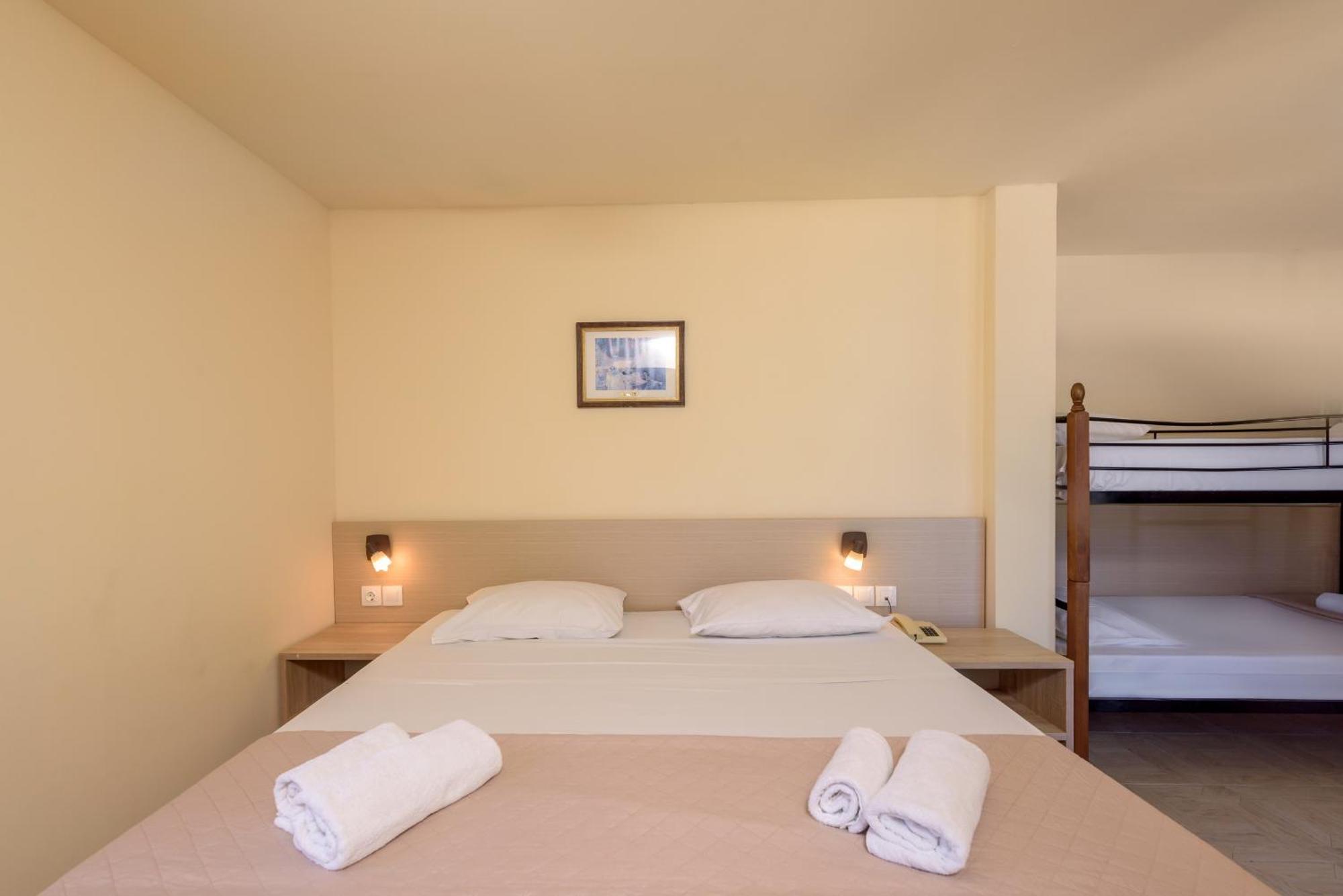 Quadruple Room Sea View,1680644119:JPEG