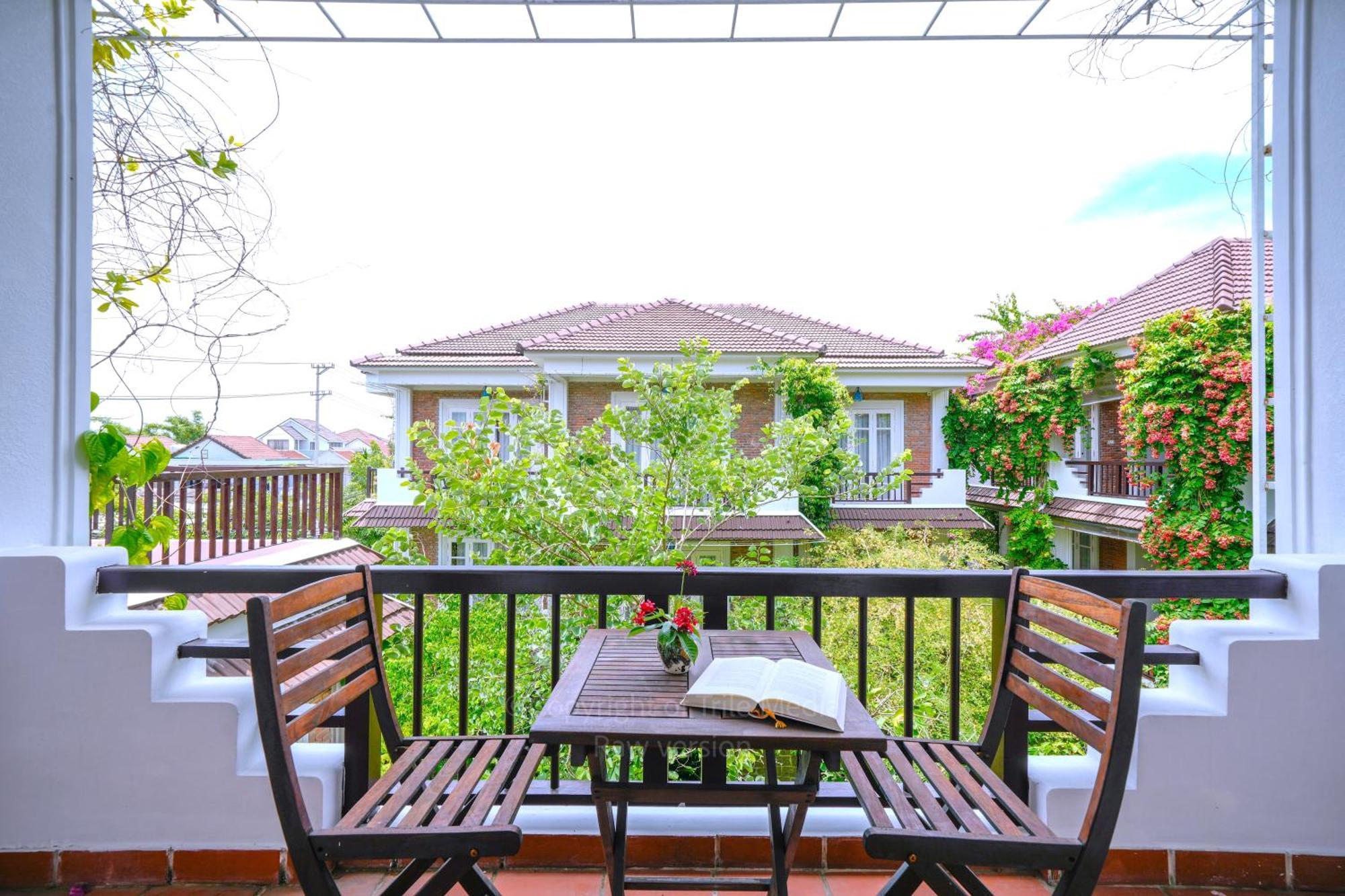 Queen Room Garden View