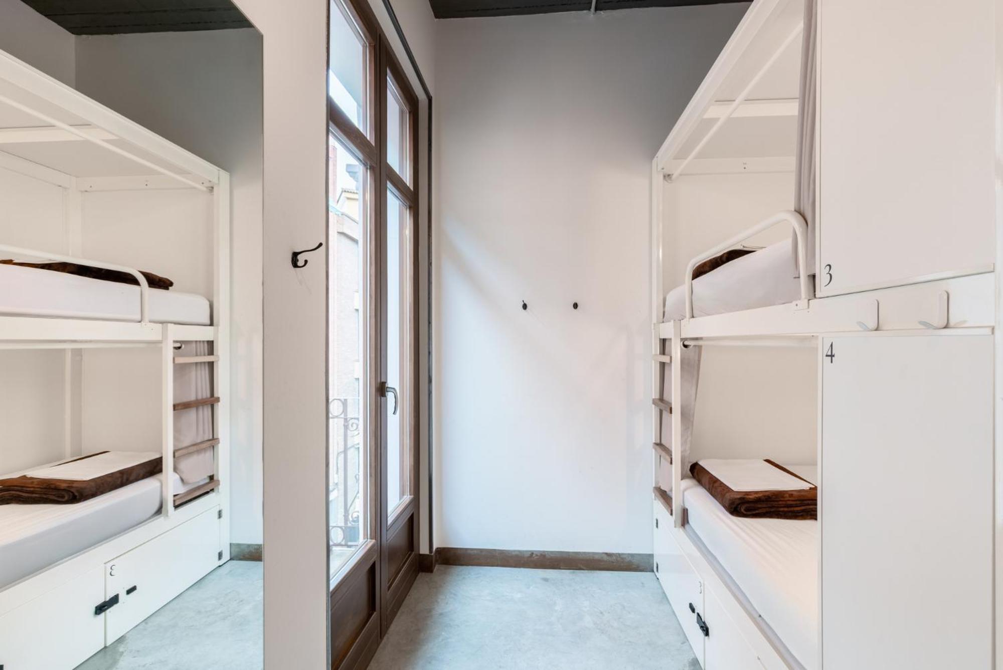 Bed 10-Bed Female Dormitory Room