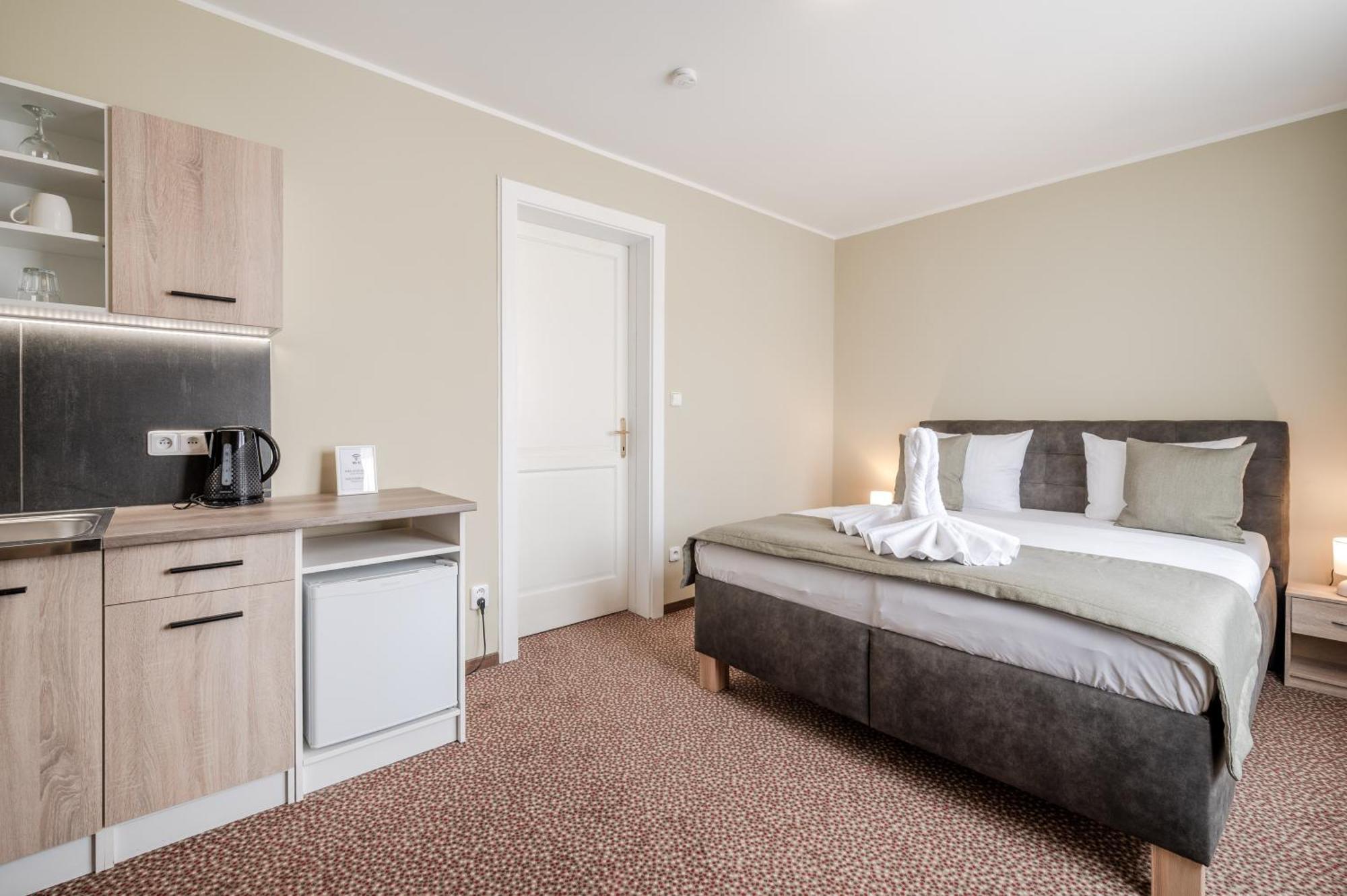 Double or Twin Room Private Bathroom