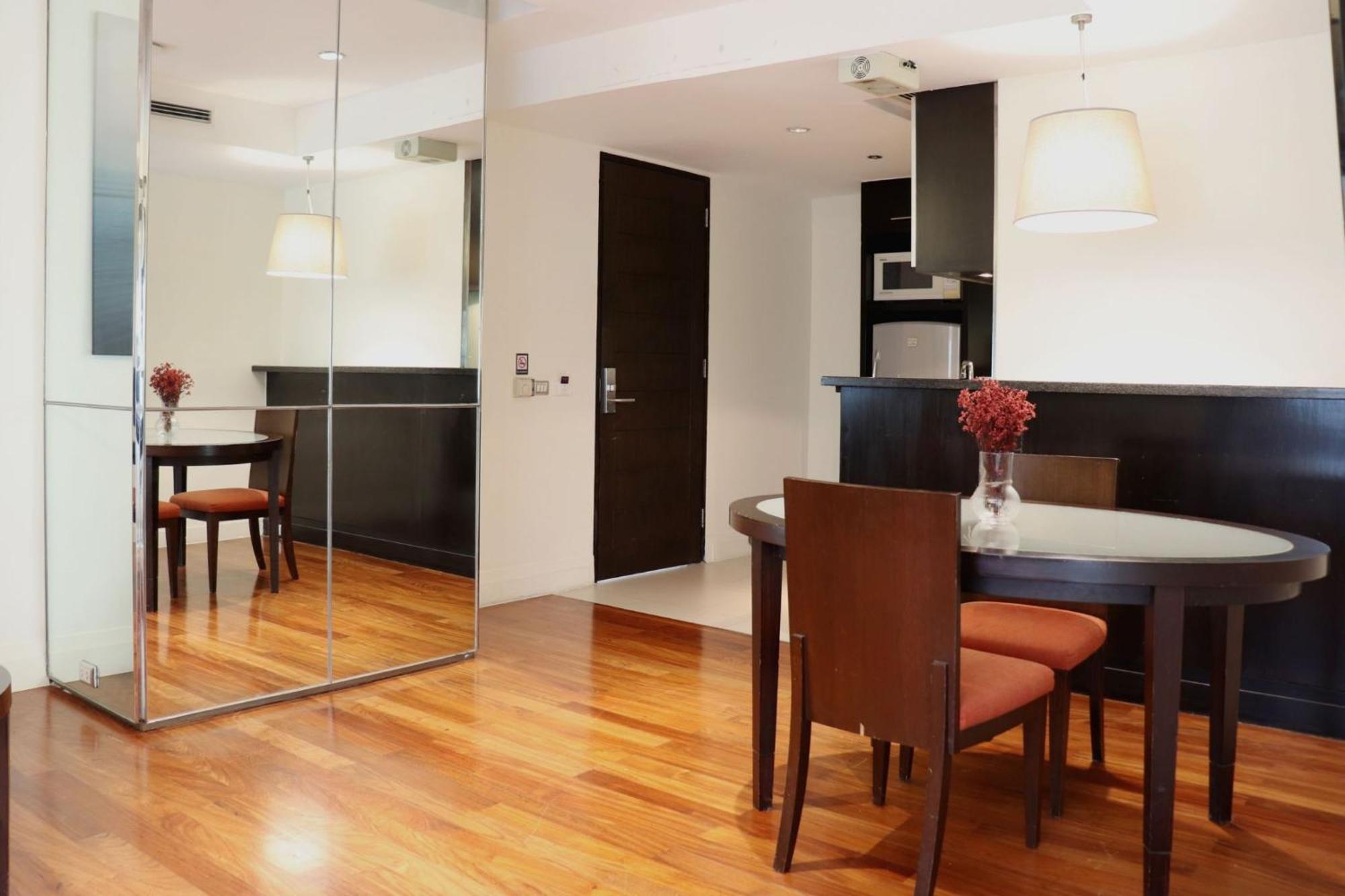 One-Bedroom Premier Apartment