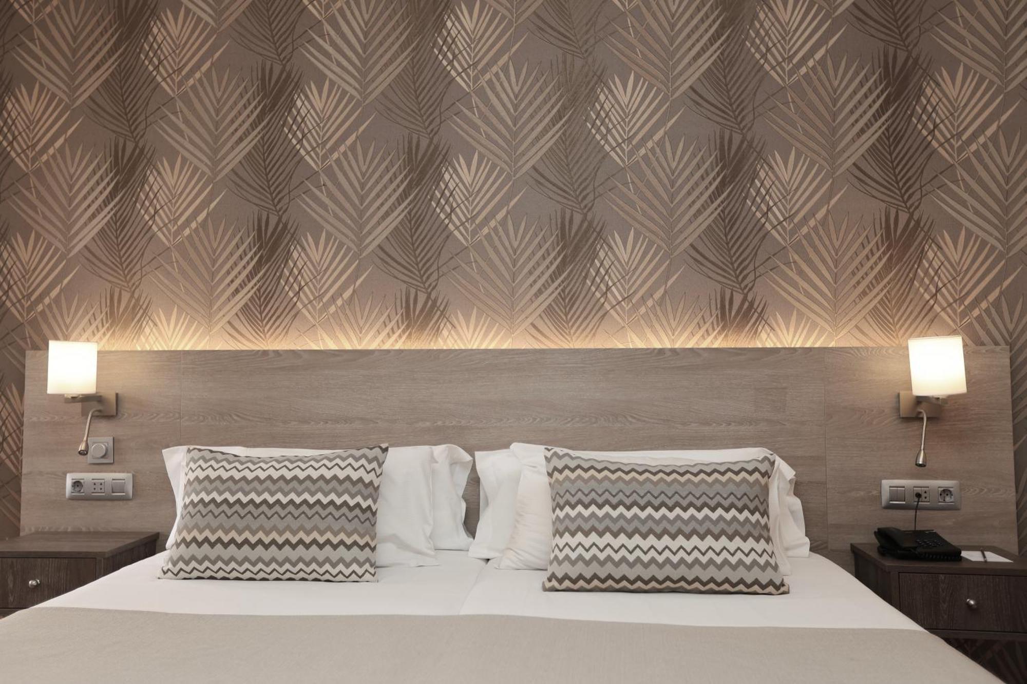 Chambre Double - Vue sur Piscine
