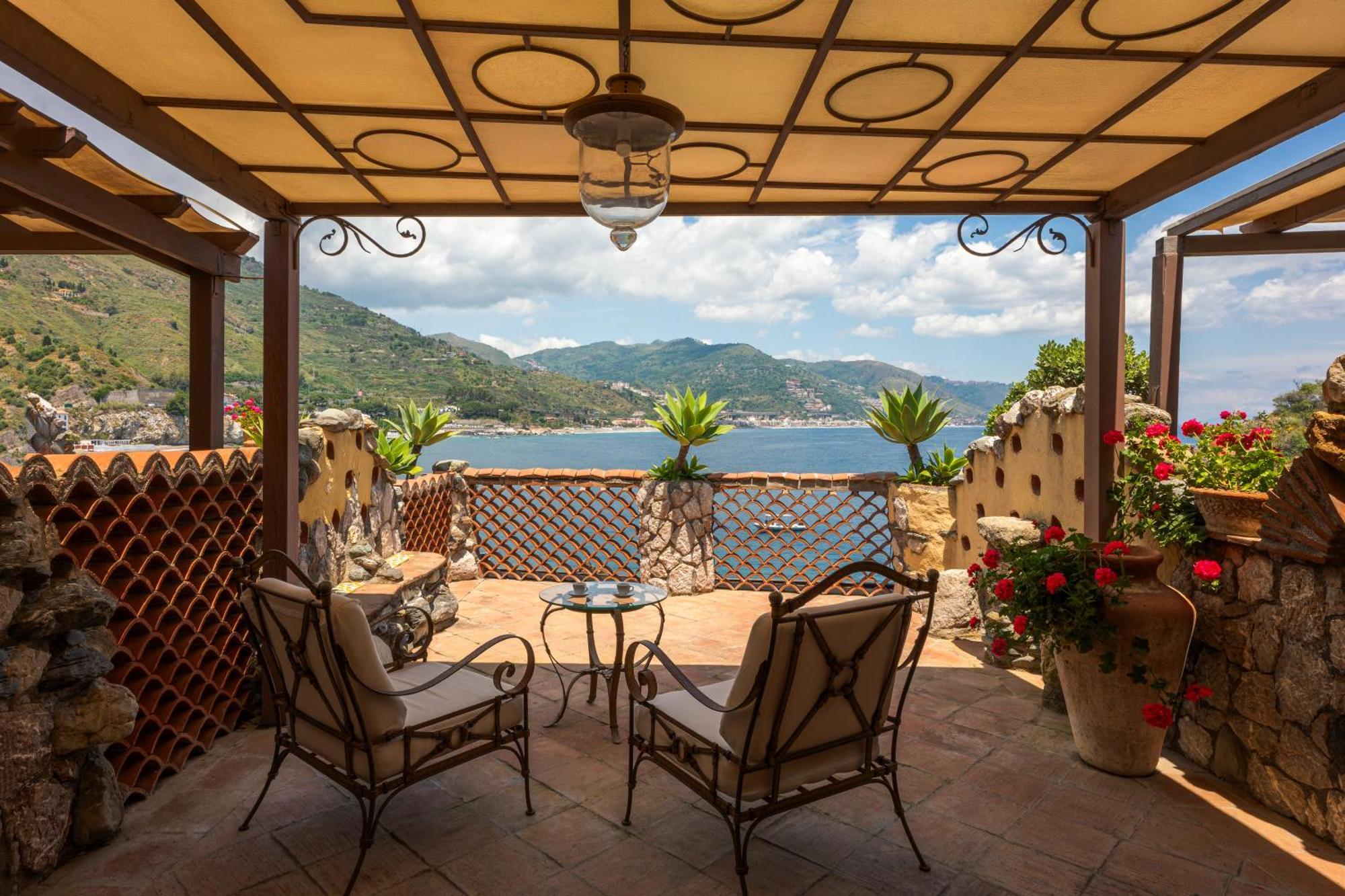 Deluxe Double or Twin Room with Sea View