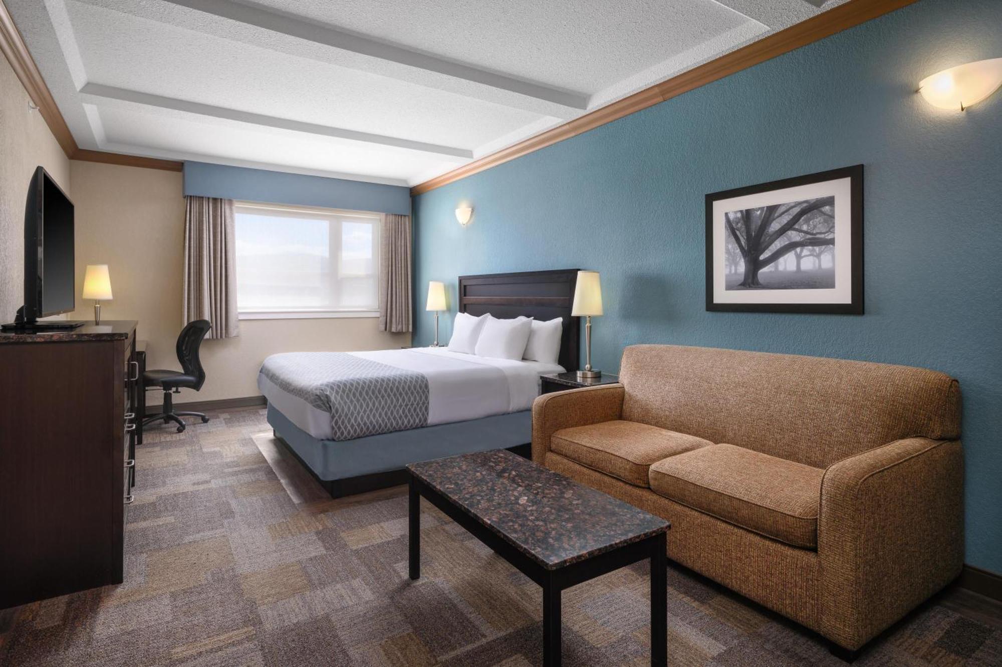 King Suite Sofa Bed Top Floor or Non-Smoking