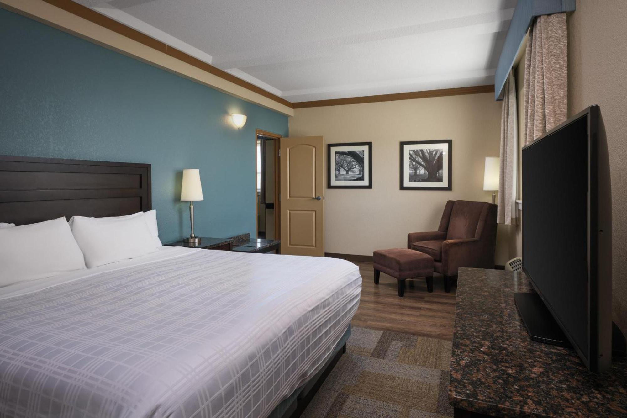 King Suite Sofa Bed Top Floor or Non-Smoking