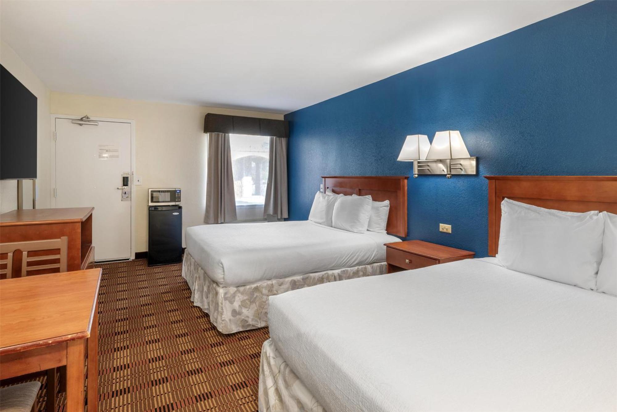 Queen Room Two Queen Beds Roll Shower Disability Access