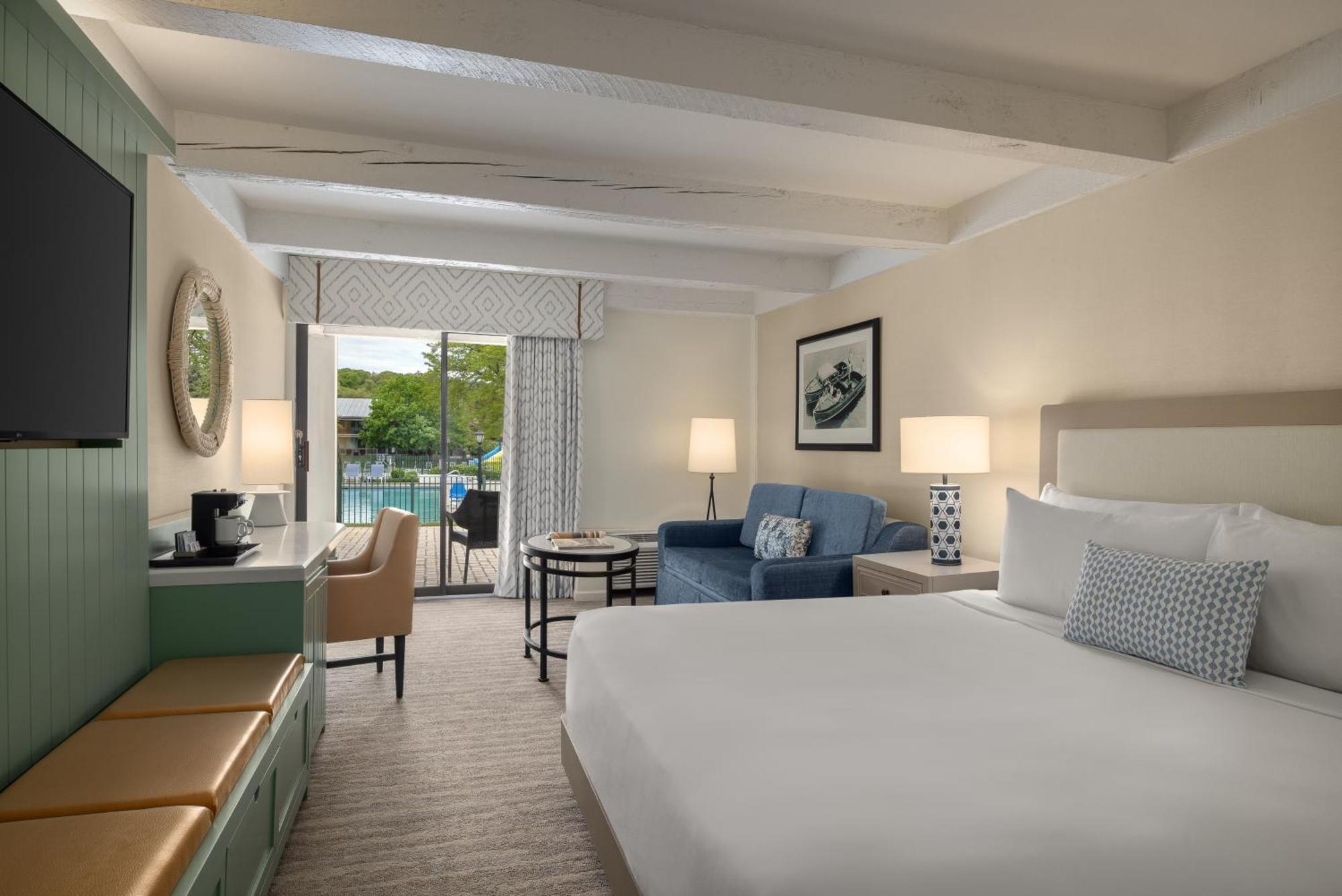 King Room with Pool View,1681734628:JPEG