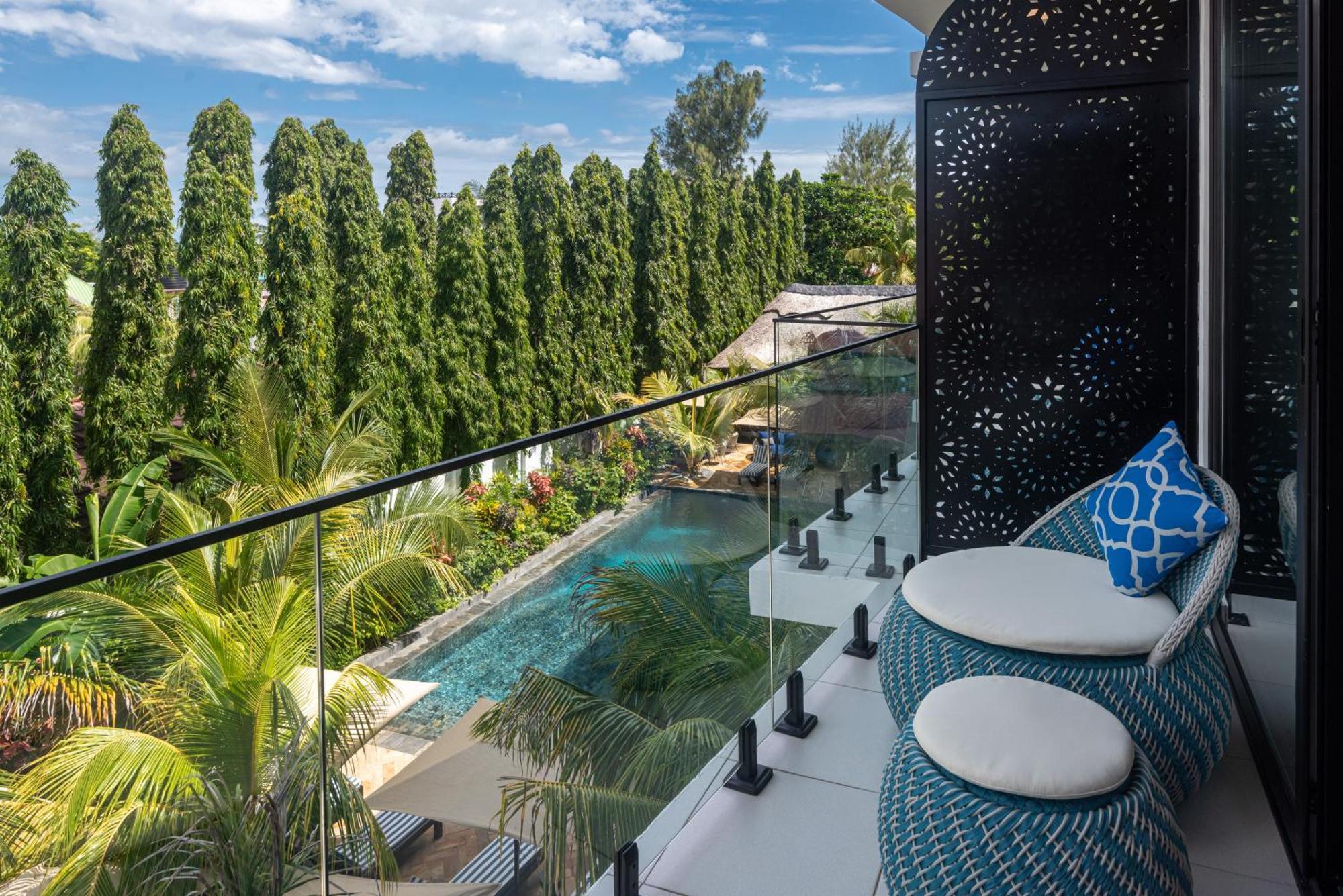 Z2 Double room Pool View 1st Floor