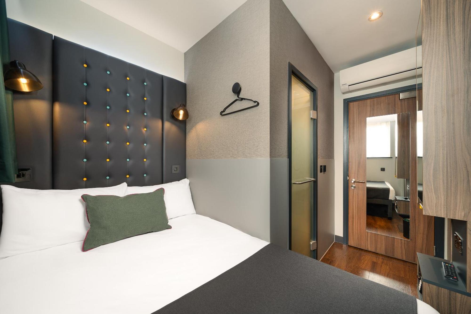 Cosy Single Room Window