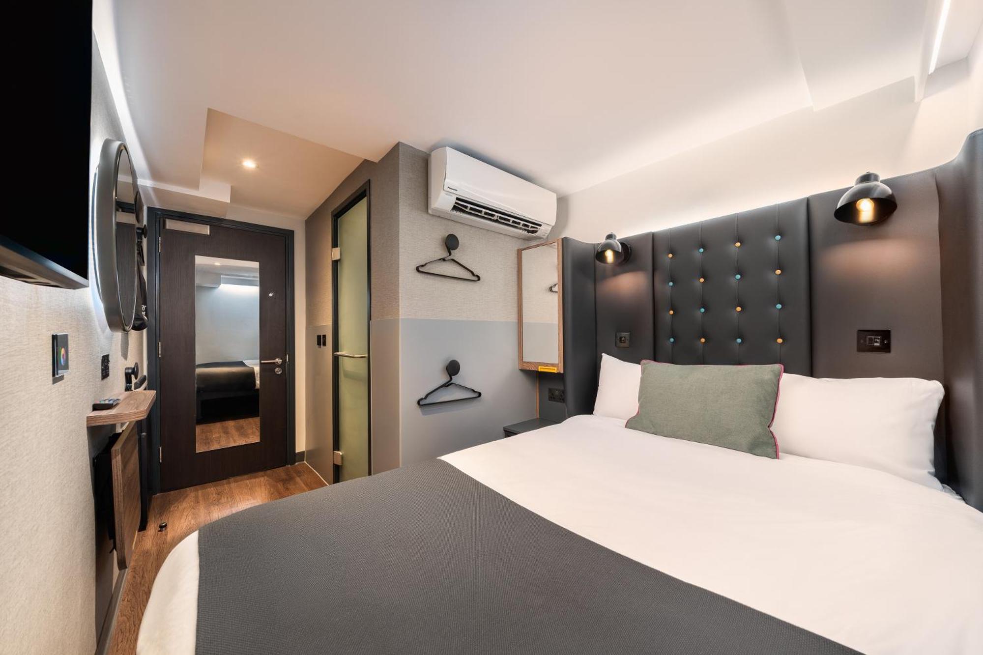 Cosy Double Room no Window