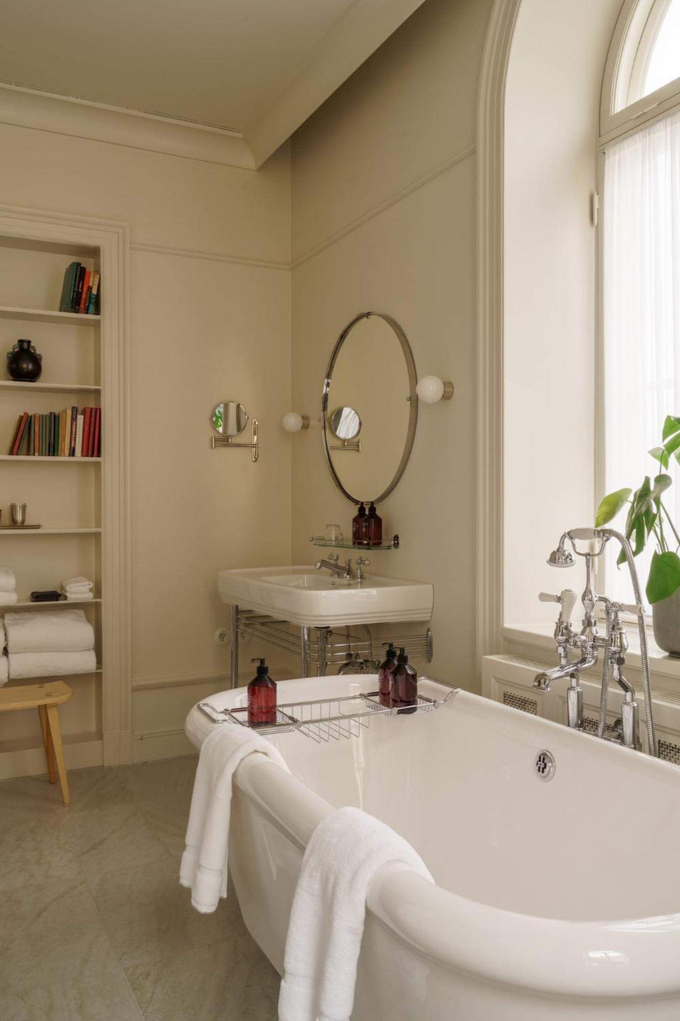 Corner Suite