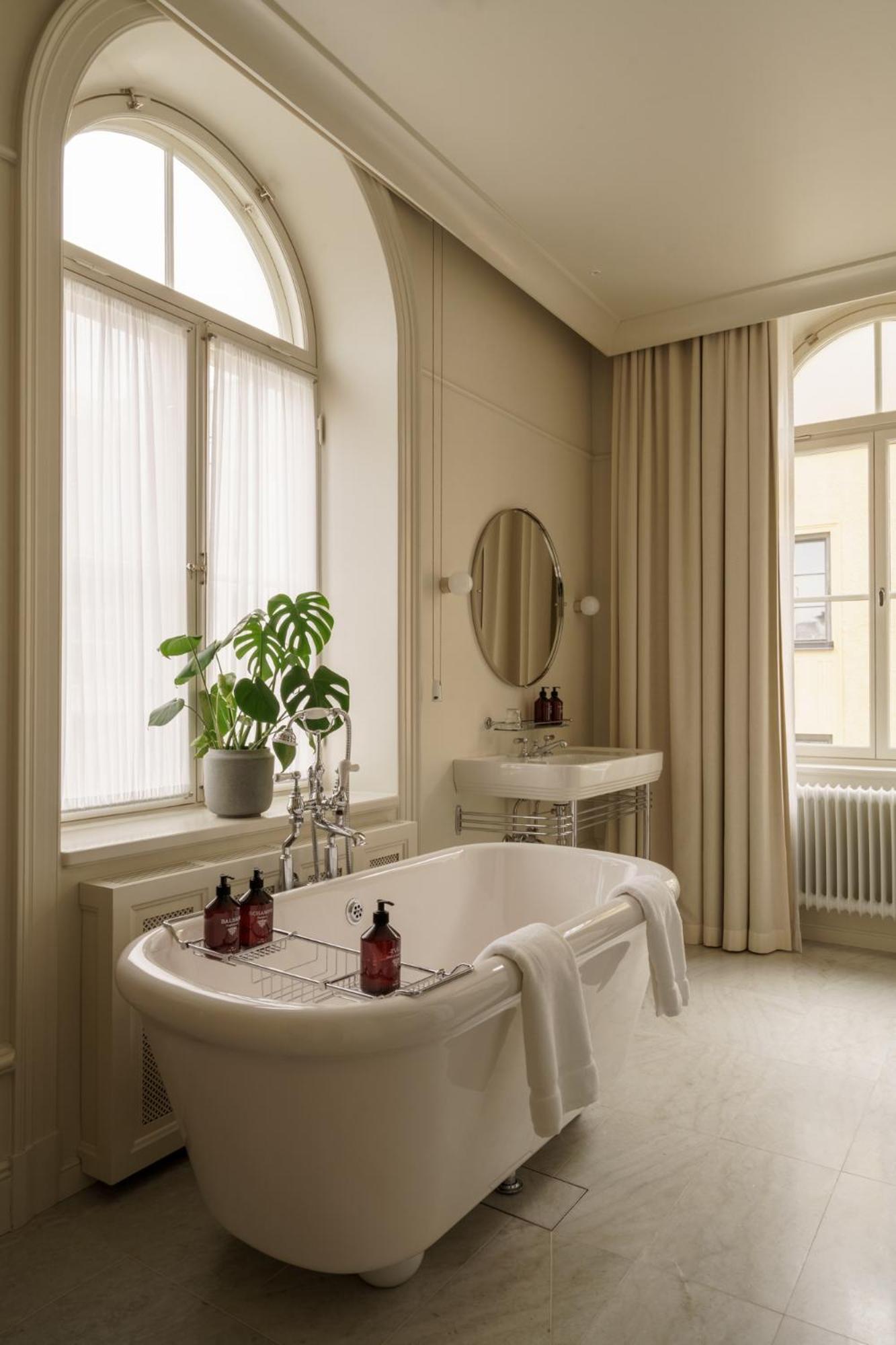 Corner Suite