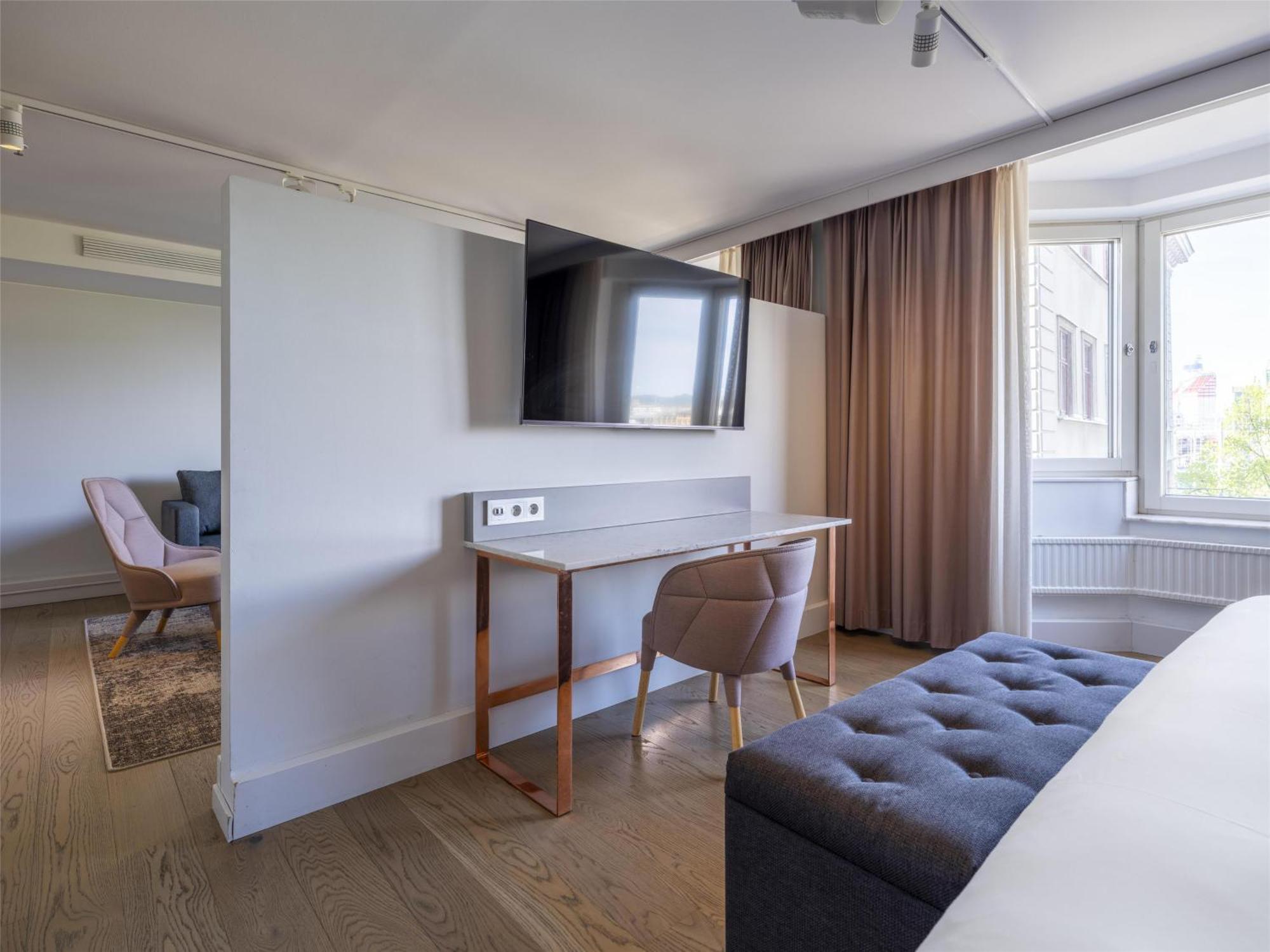 Junior Suite min 25 years of age acceptable